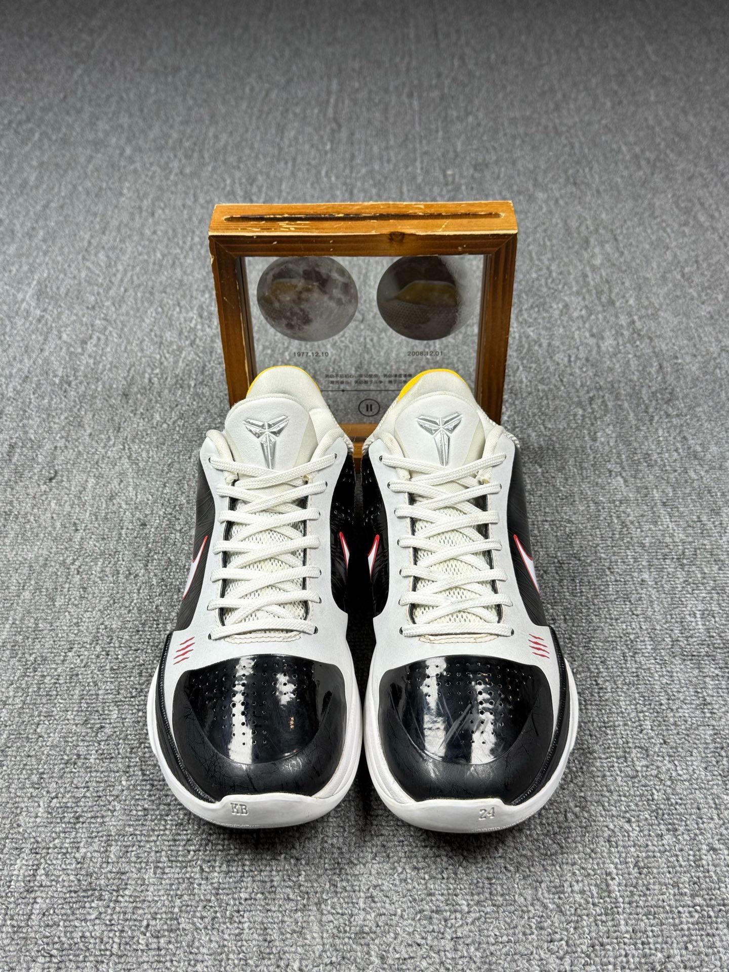 Nike Nike KOBE5 White Lowtop Sneakers 8 Men Size US 8 / EU 41 - 4 Thumbnail
