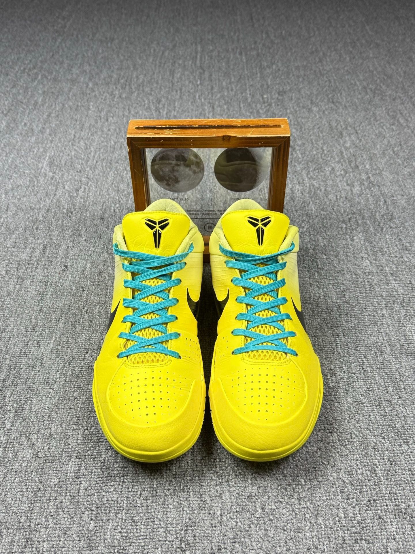 Nike Nike KOBE4 Yellow Lowtop Sneakers 11 Men Size US 11 / EU 44 - 4 Thumbnail