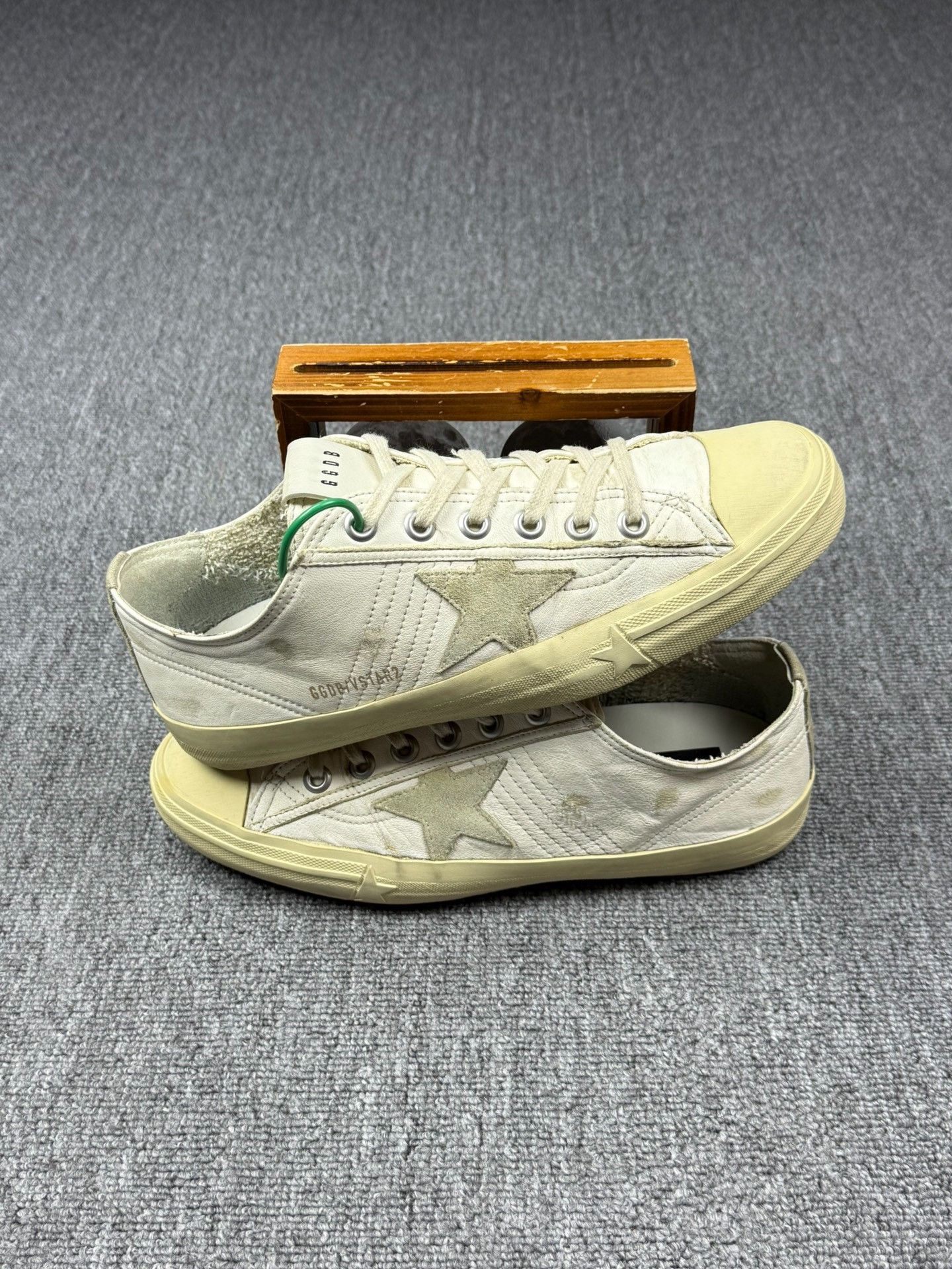 Golden Goose Golden Goose Yellow Lowtop Sneakers 9 Men Size US 9 / EU 42 - 2 Thumbnail