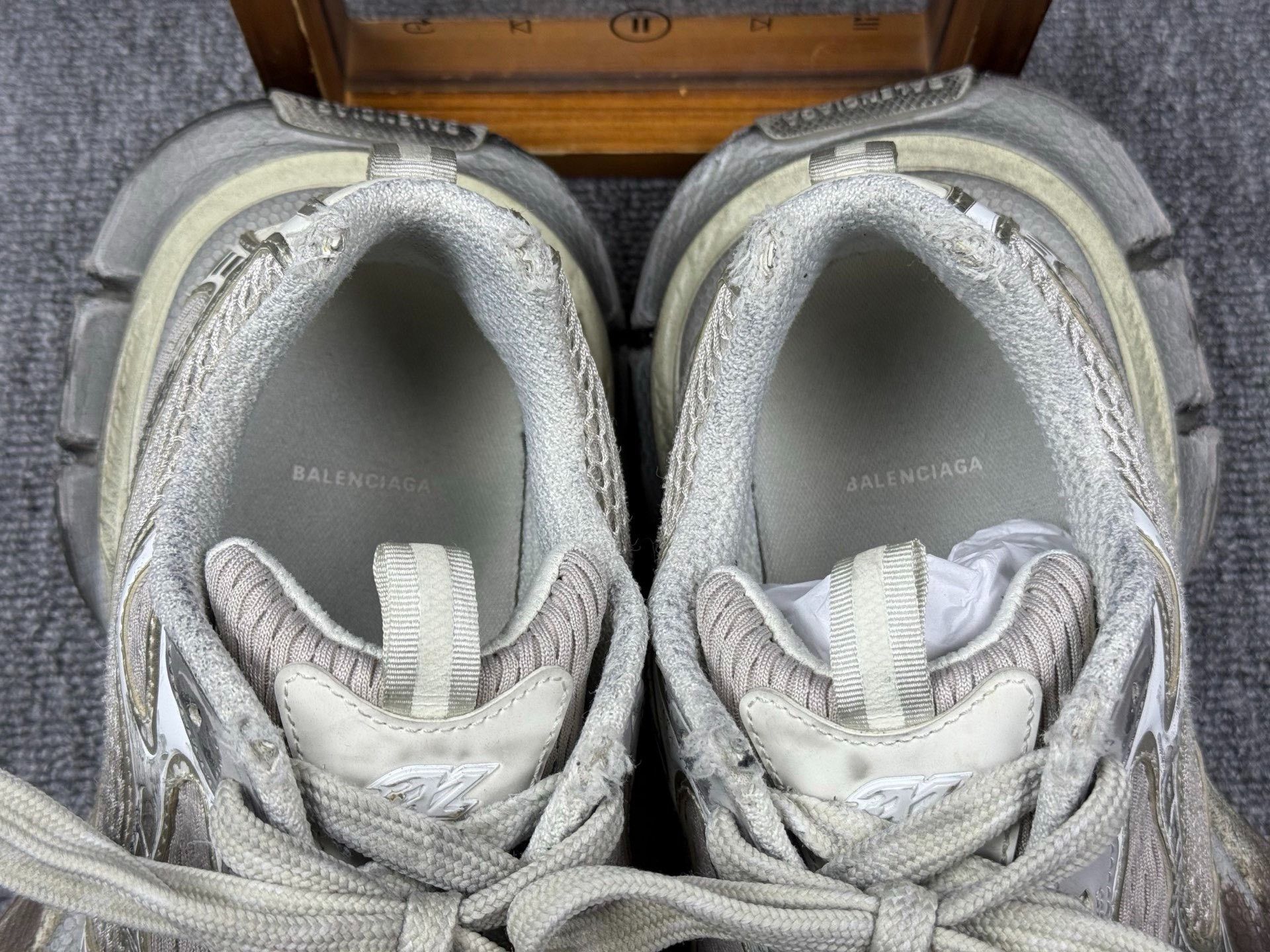 Balenciaga Balenciaga Beige Lowtop Sneakers 10 Men Size US 10 / EU 43 - 9 Thumbnail