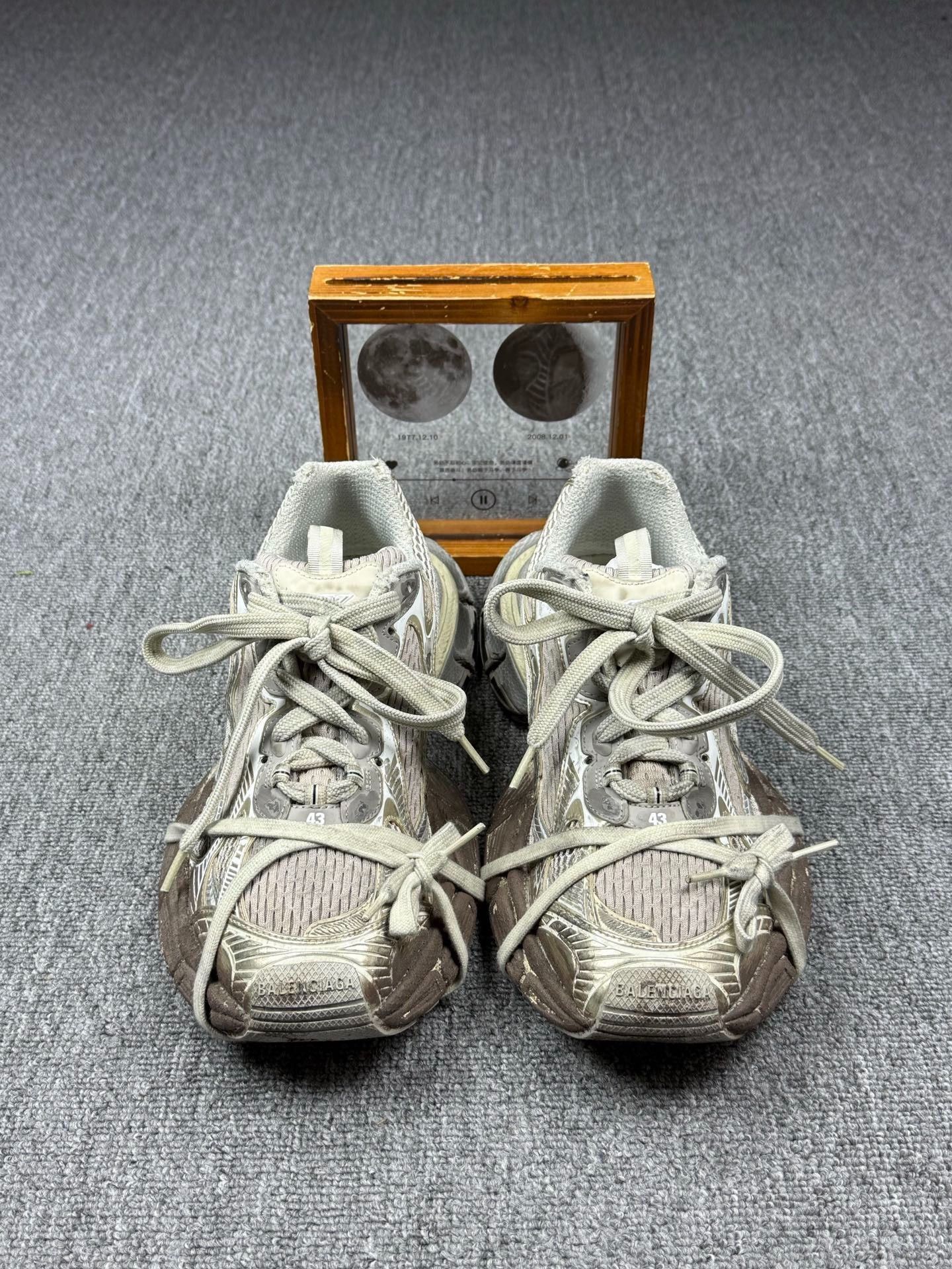Balenciaga Balenciaga Beige Lowtop Sneakers 10 Men Size US 10 / EU 43 - 4 Thumbnail