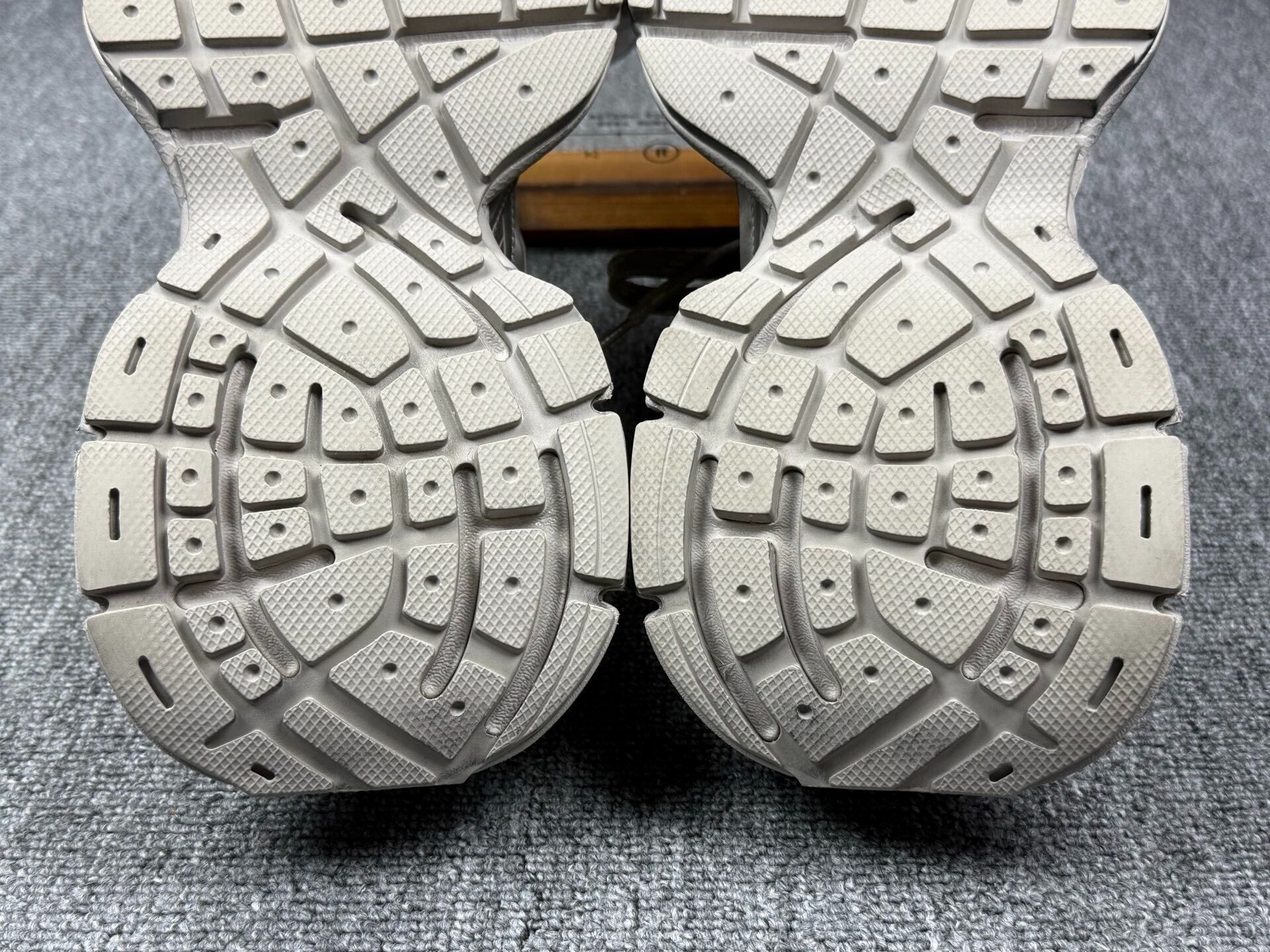 Balenciaga Balenciaga Polyester Gray Lowtop Sneakers it_42 Women Size US 12 / IT 42 - 8 Thumbnail
