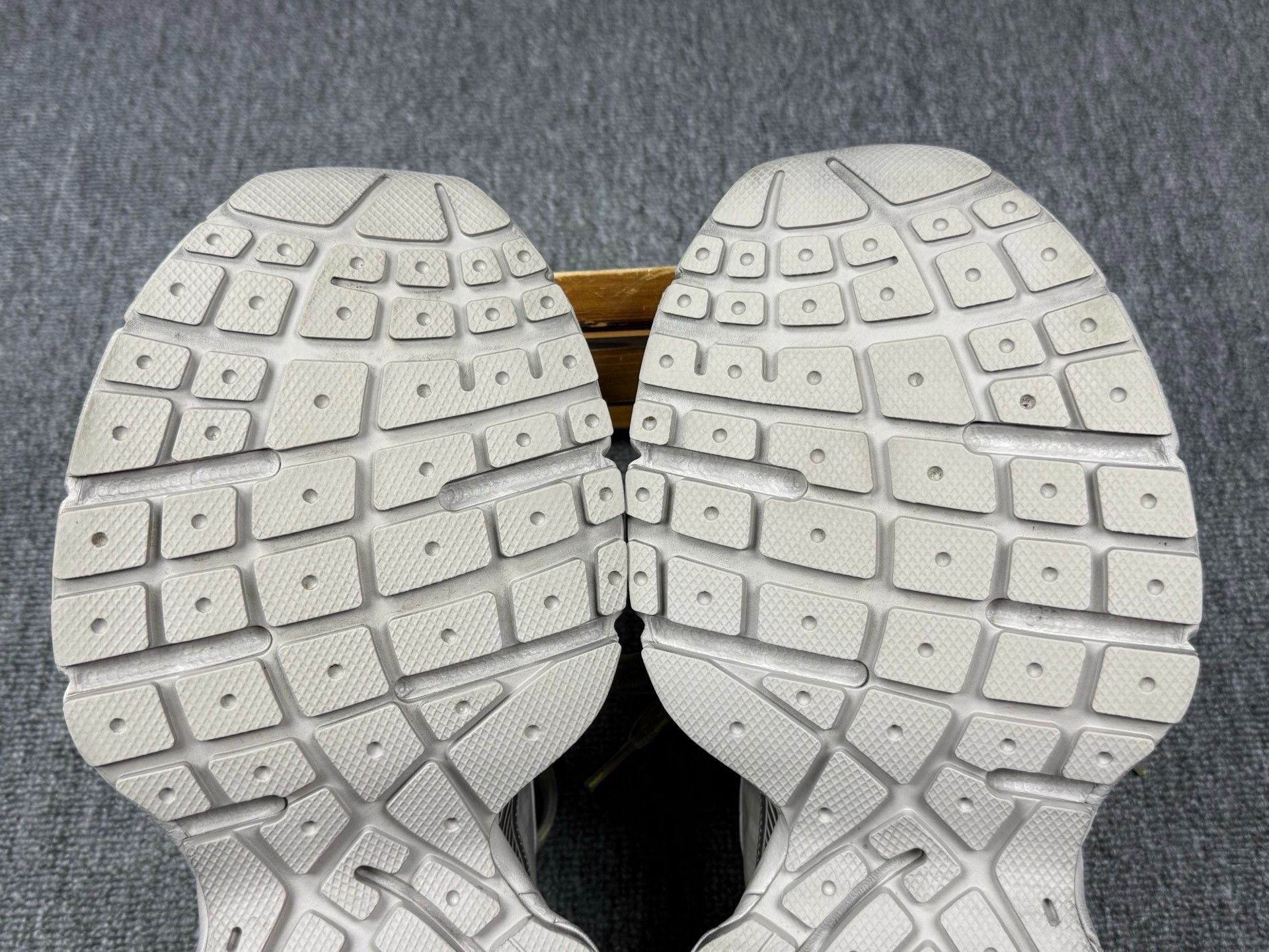 Balenciaga Balenciaga Polyester Gray Lowtop Sneakers it_42 Women Size US 12 / IT 42 - 7 Thumbnail