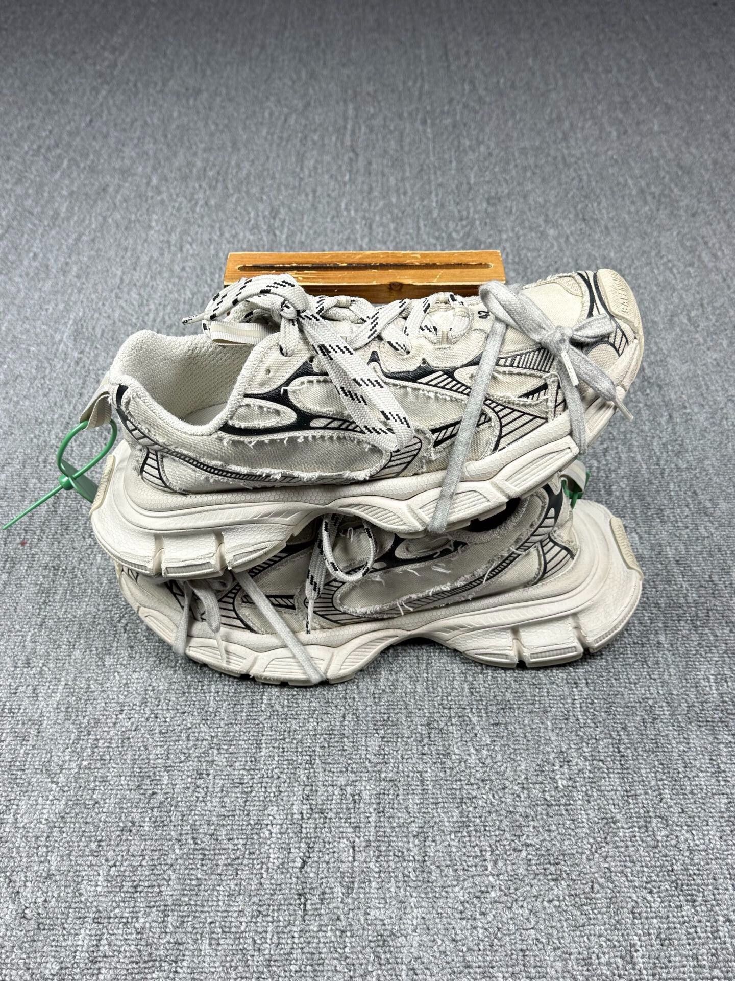 Balenciaga Balenciaga Canvas Denim Multi Lowtop Sneakers 9 Men Size US 9 / EU 42 - 2 Thumbnail