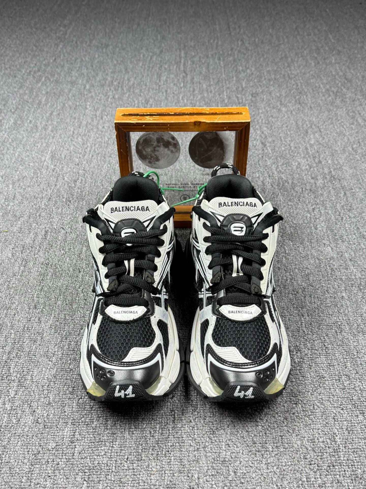 Balenciaga Balenciaga Running Black Lowtop Sneakers 8 Men Size US 8 / EU 41 - 4 Thumbnail