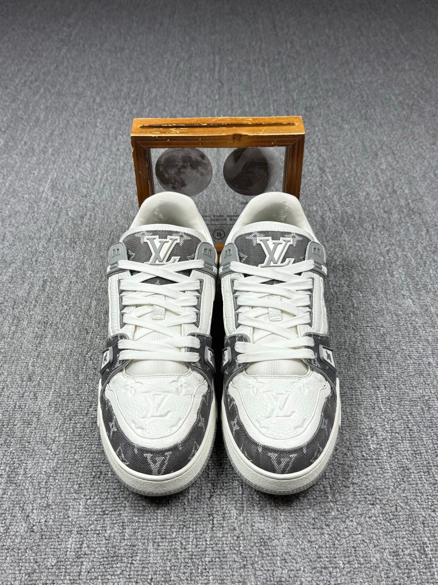 Louis Vuitton Louis Vuitton Training White Lowtop Sneakers 10 Men Size US 10 / EU 43 - 4 Thumbnail