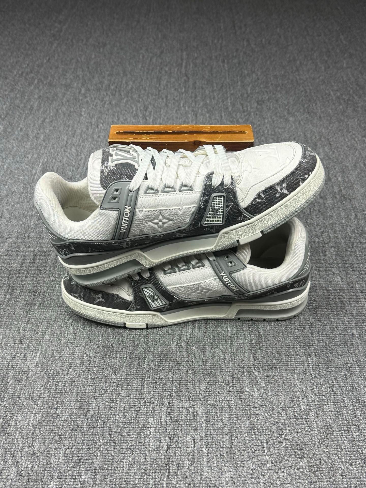 Louis Vuitton Louis Vuitton Training White Lowtop Sneakers 10 Men Size US 10 / EU 43 - 3 Thumbnail
