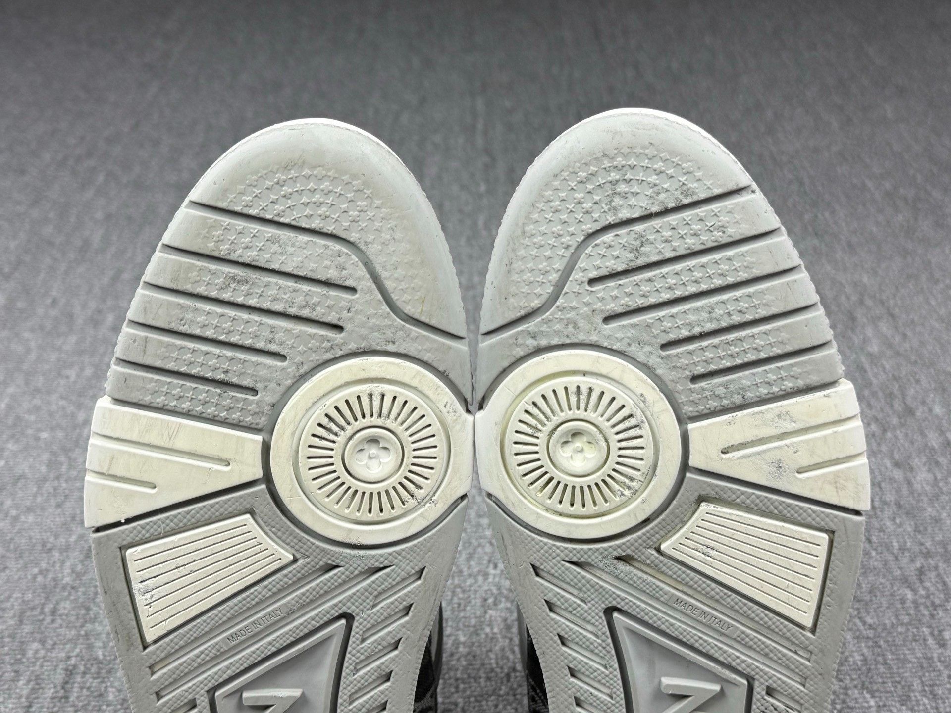 Louis Vuitton Louis Vuitton Training White Lowtop Sneakers 10 Men Size US 10 / EU 43 - 7 Thumbnail