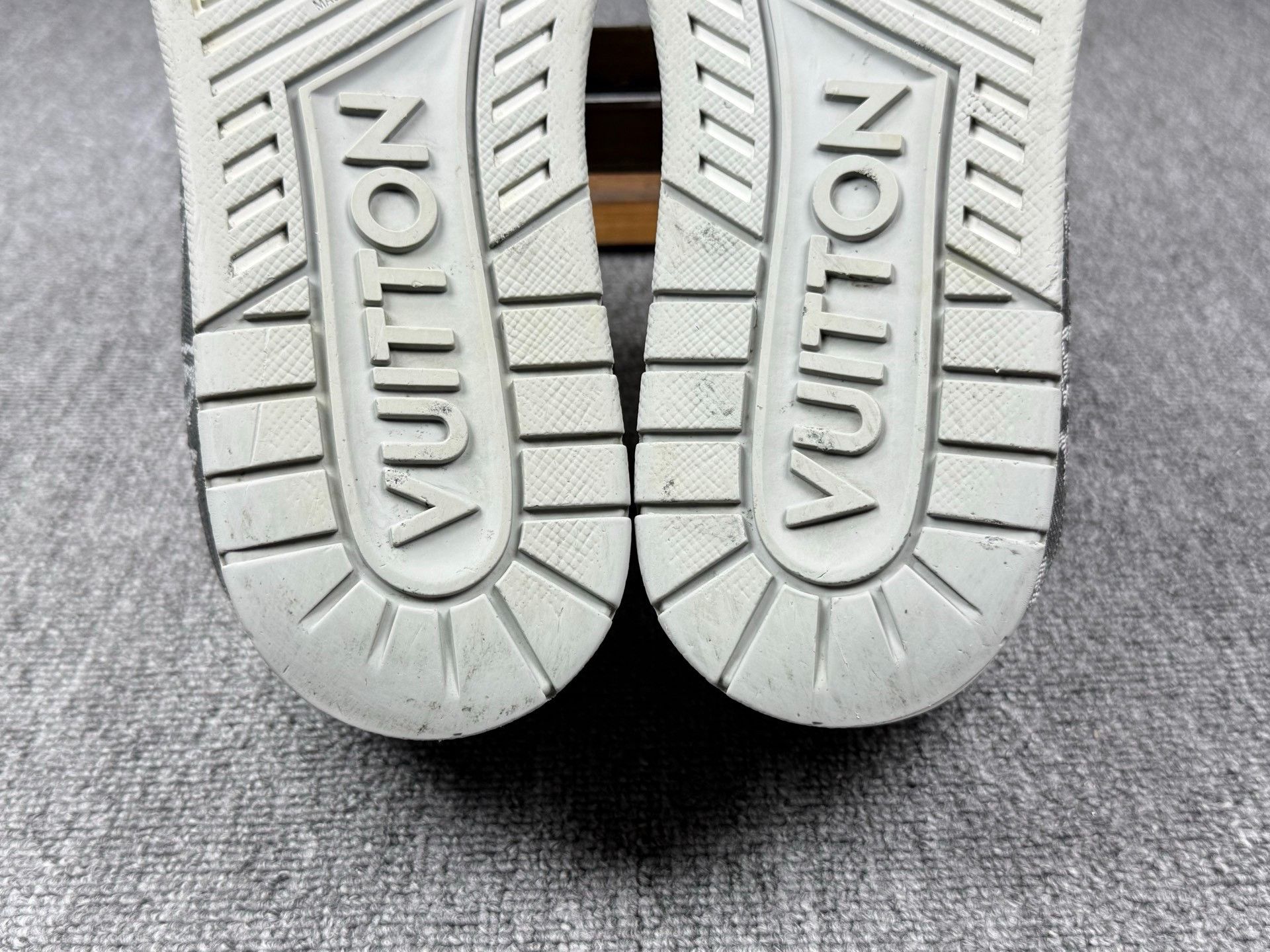 Louis Vuitton Louis Vuitton Training White Lowtop Sneakers 10 Men Size US 10 / EU 43 - 8 Thumbnail