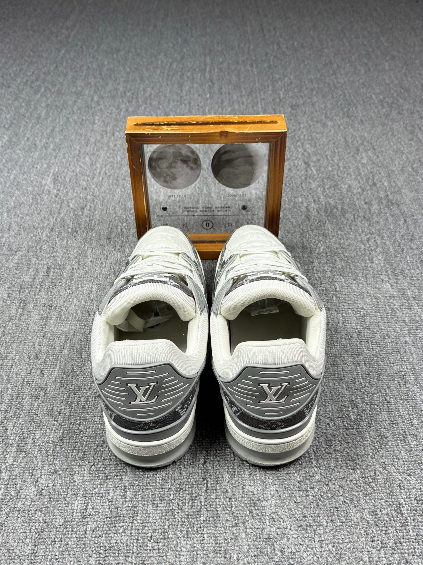 Louis Vuitton Louis Vuitton Training White Lowtop Sneakers 10 Men Size US 10 / EU 43 - 5 Thumbnail
