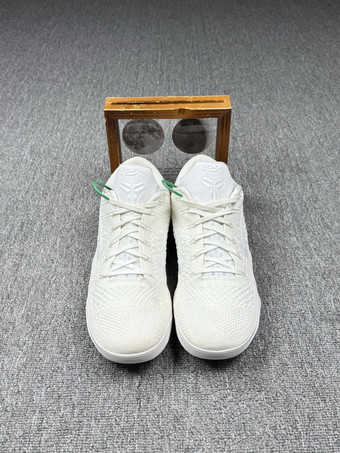 Nike Nike KOBE9 White Lowtop Sneakers 12 Men Size US 12 / EU 45 - 4 Thumbnail