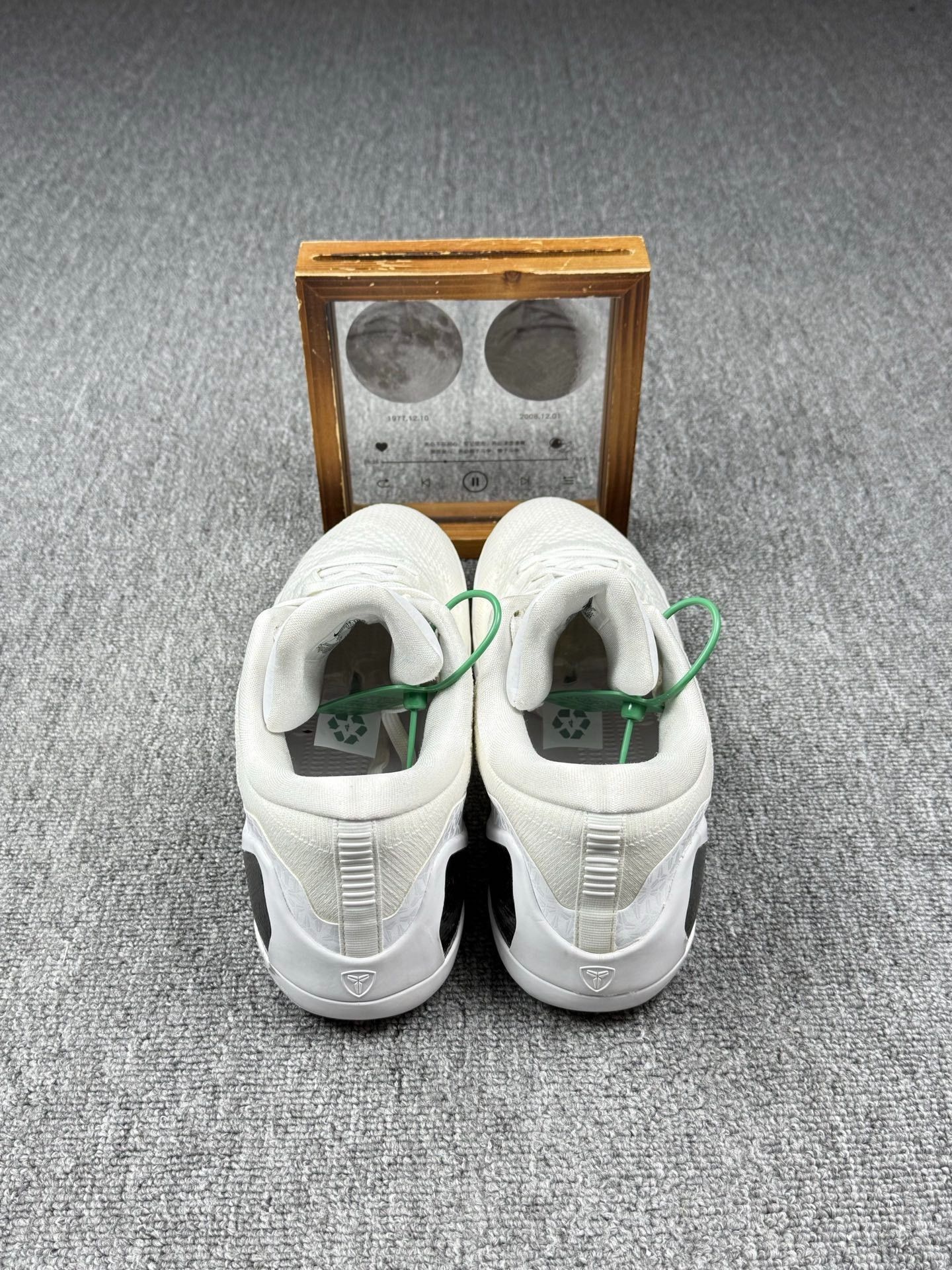 Nike Nike KOBE9 White Lowtop Sneakers 12 Men Size US 12 / EU 45 - 5 Thumbnail