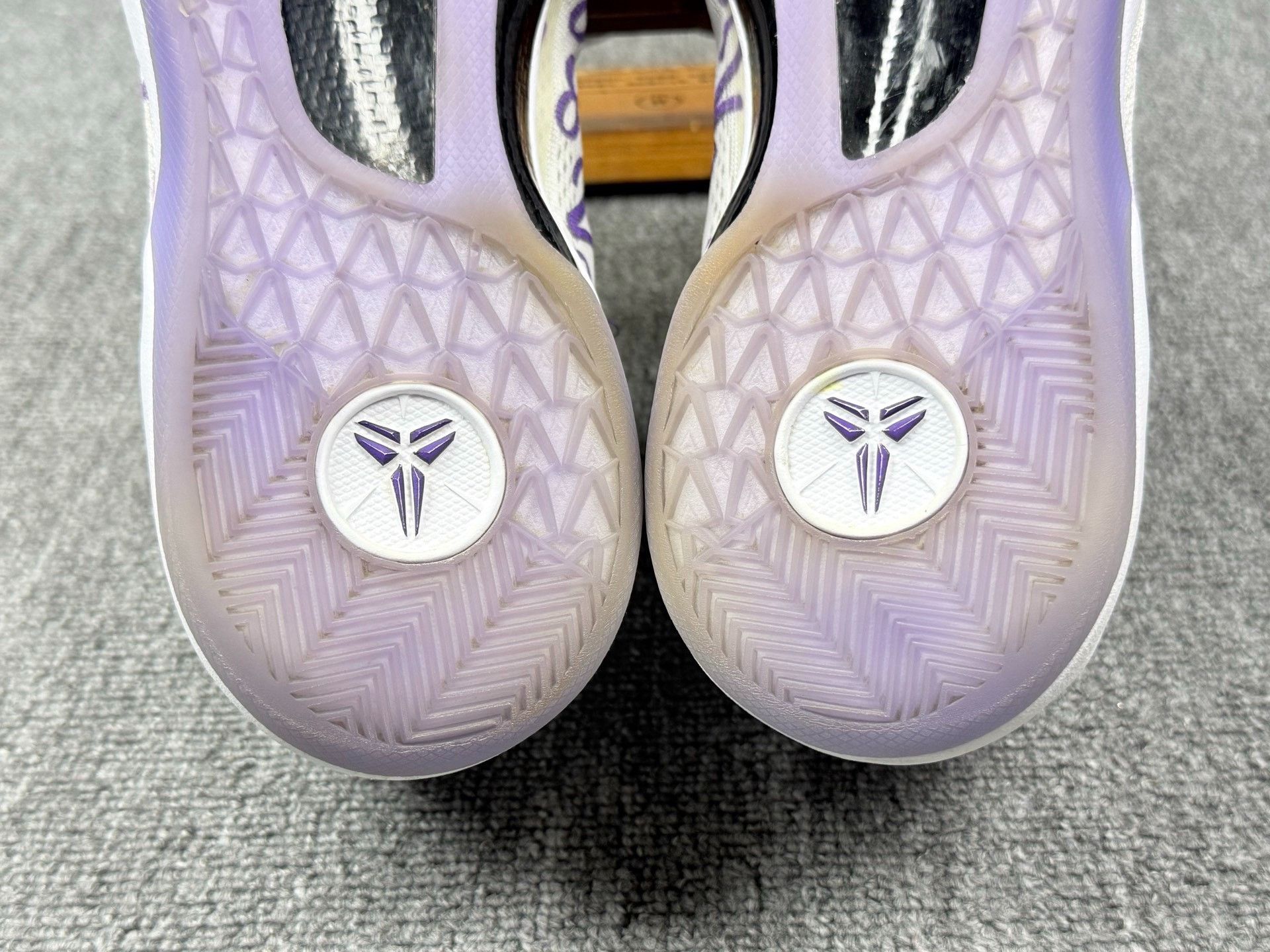 Nike Nike KOBE8 White Lowtop Sneakers 10 Men Size US 10 / EU 43 - 8 Thumbnail