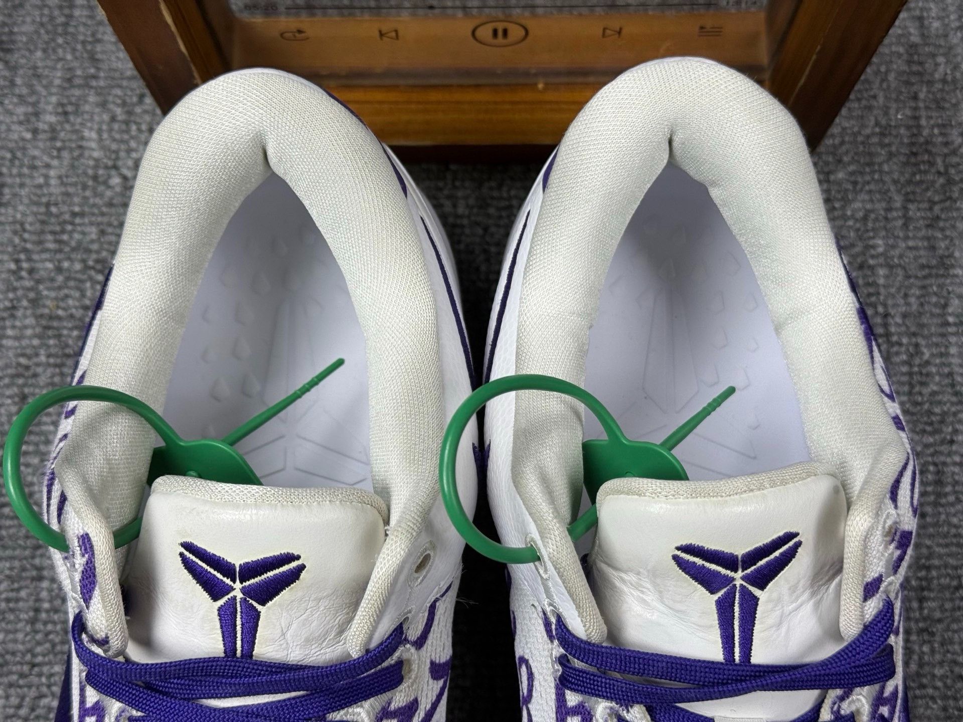 Nike Nike KOBE8 White Lowtop Sneakers 10 Men Size US 10 / EU 43 - 9 Thumbnail