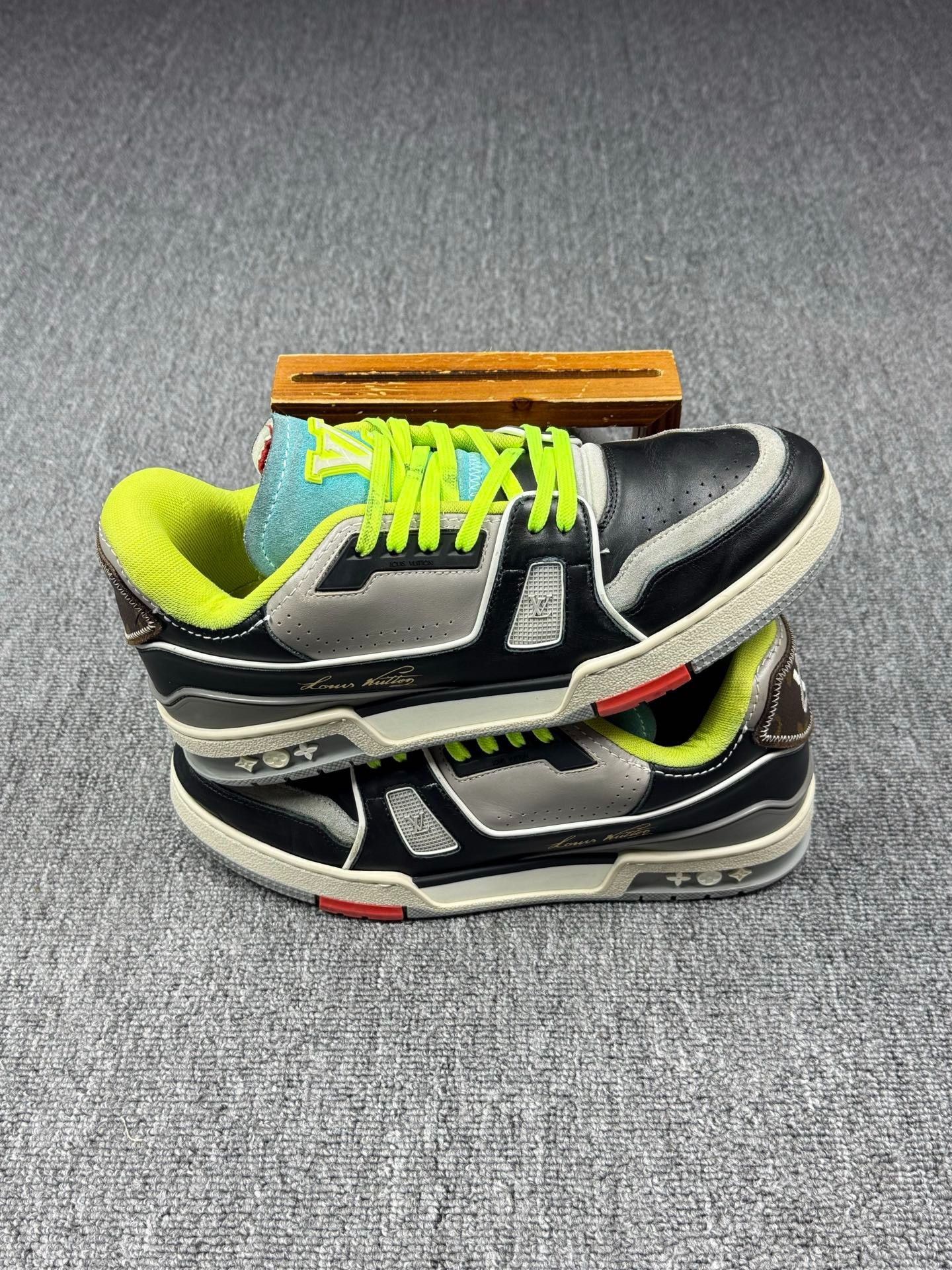 Louis Vuitton Louis Vuitton Training Multi Lowtop Sneakers 8 Men Size US 8 / EU 41 - 2 Thumbnail