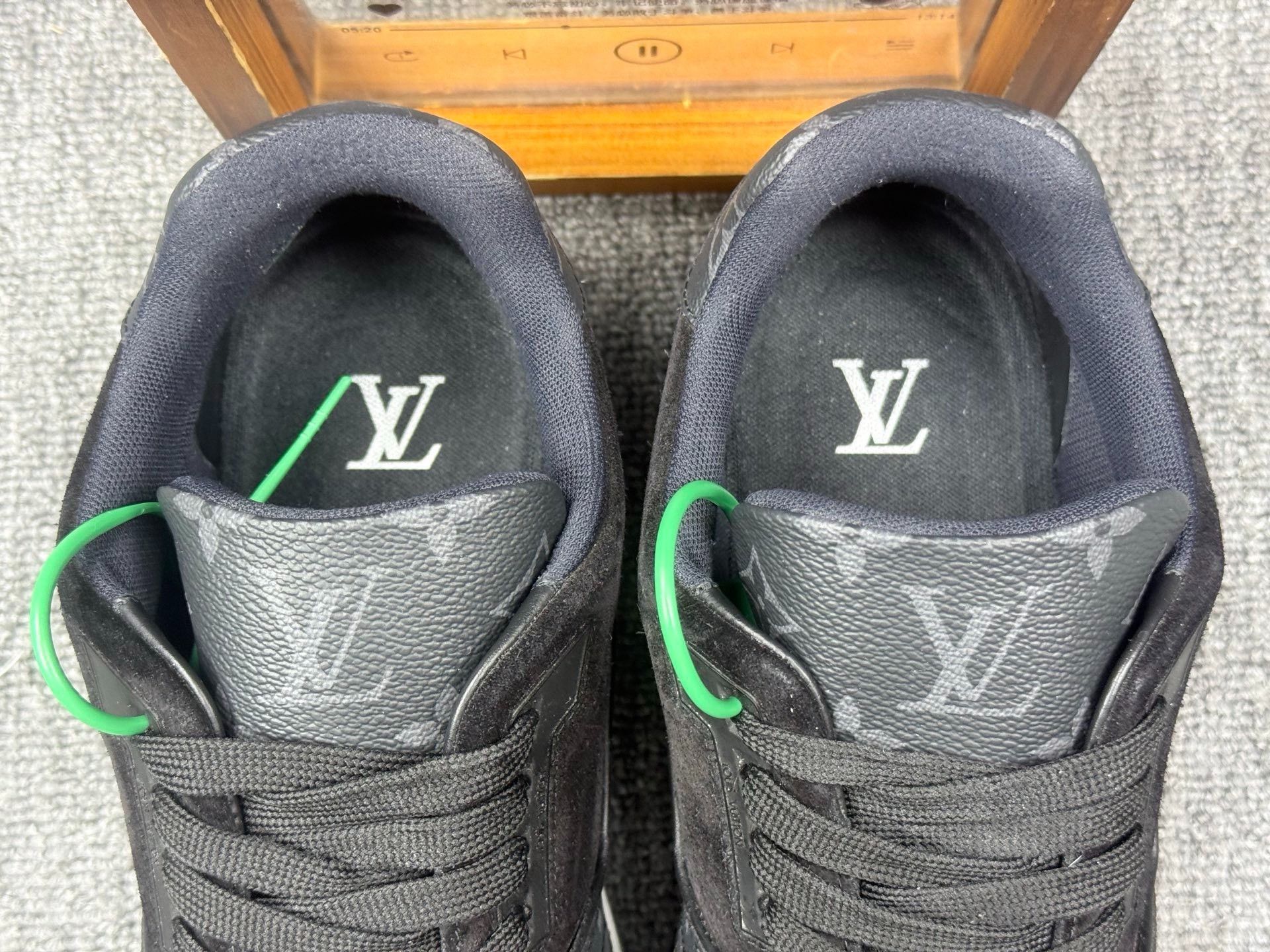 Louis Vuitton Louis Vuitton Training Black Lowtop Sneakers 9 Men Size US 9 / EU 42 - 8 Thumbnail