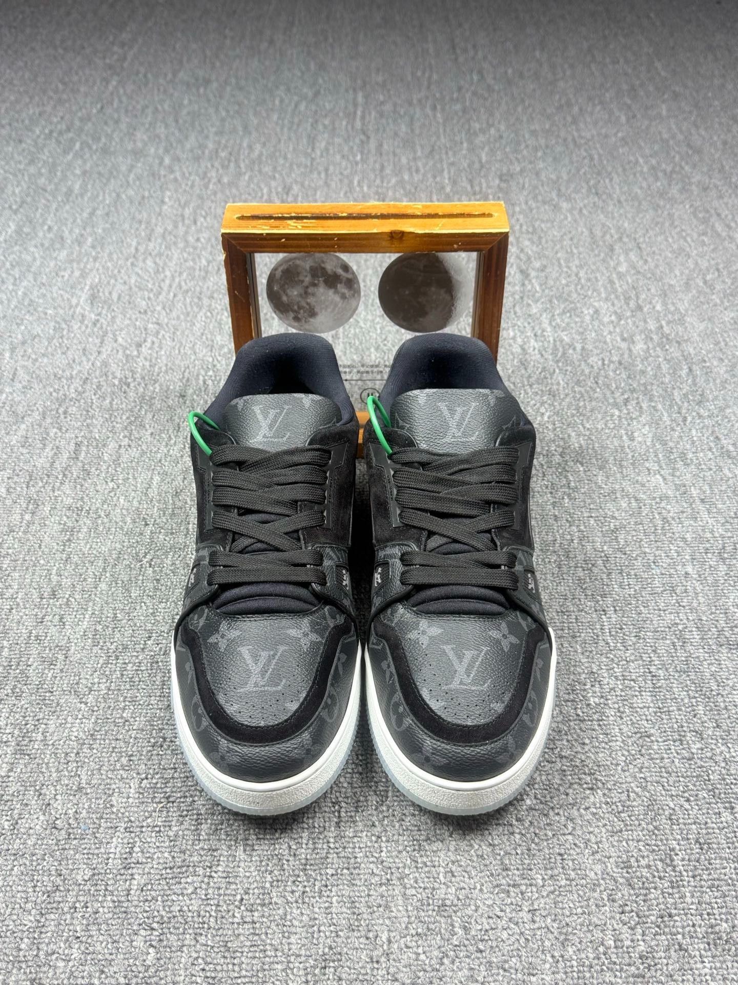 Louis Vuitton Louis Vuitton Training Black Lowtop Sneakers 9 Men Size US 9 / EU 42 - 4 Thumbnail