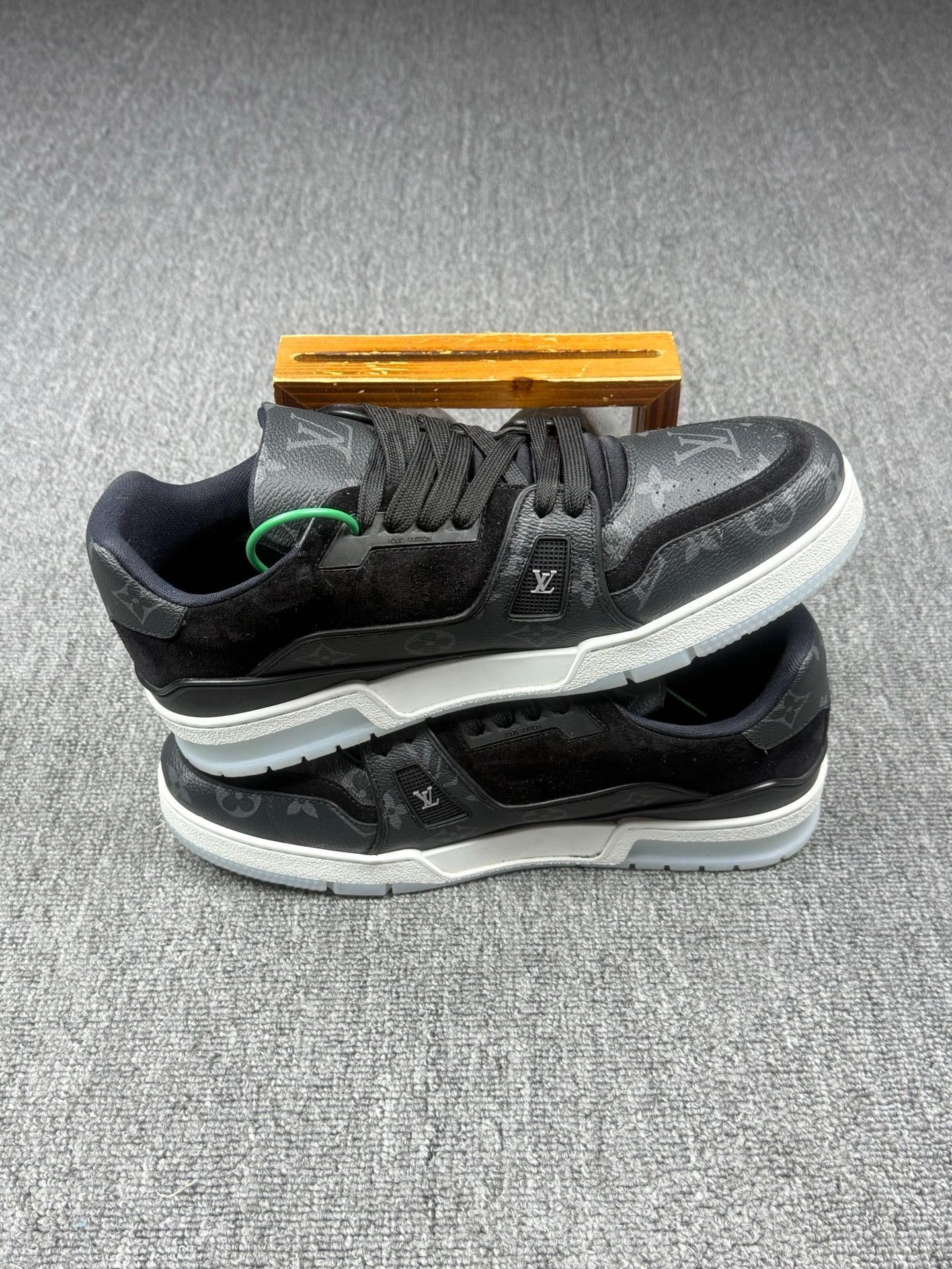 Louis Vuitton Louis Vuitton Training Black Lowtop Sneakers 9 Men Size US 9 / EU 42 - 3 Thumbnail