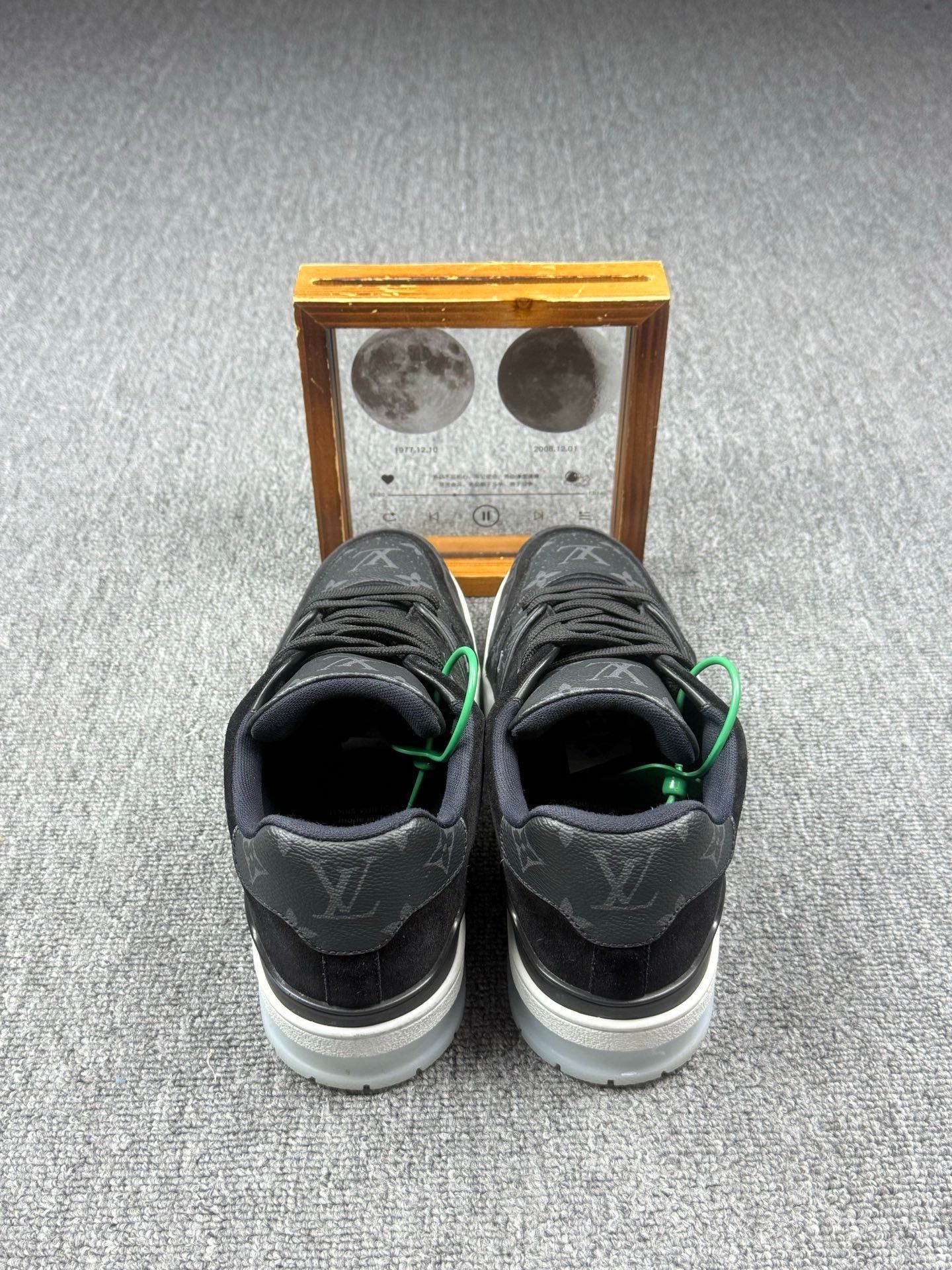 Louis Vuitton Louis Vuitton Training Black Lowtop Sneakers 9 Men Size US 9 / EU 42 - 5 Thumbnail