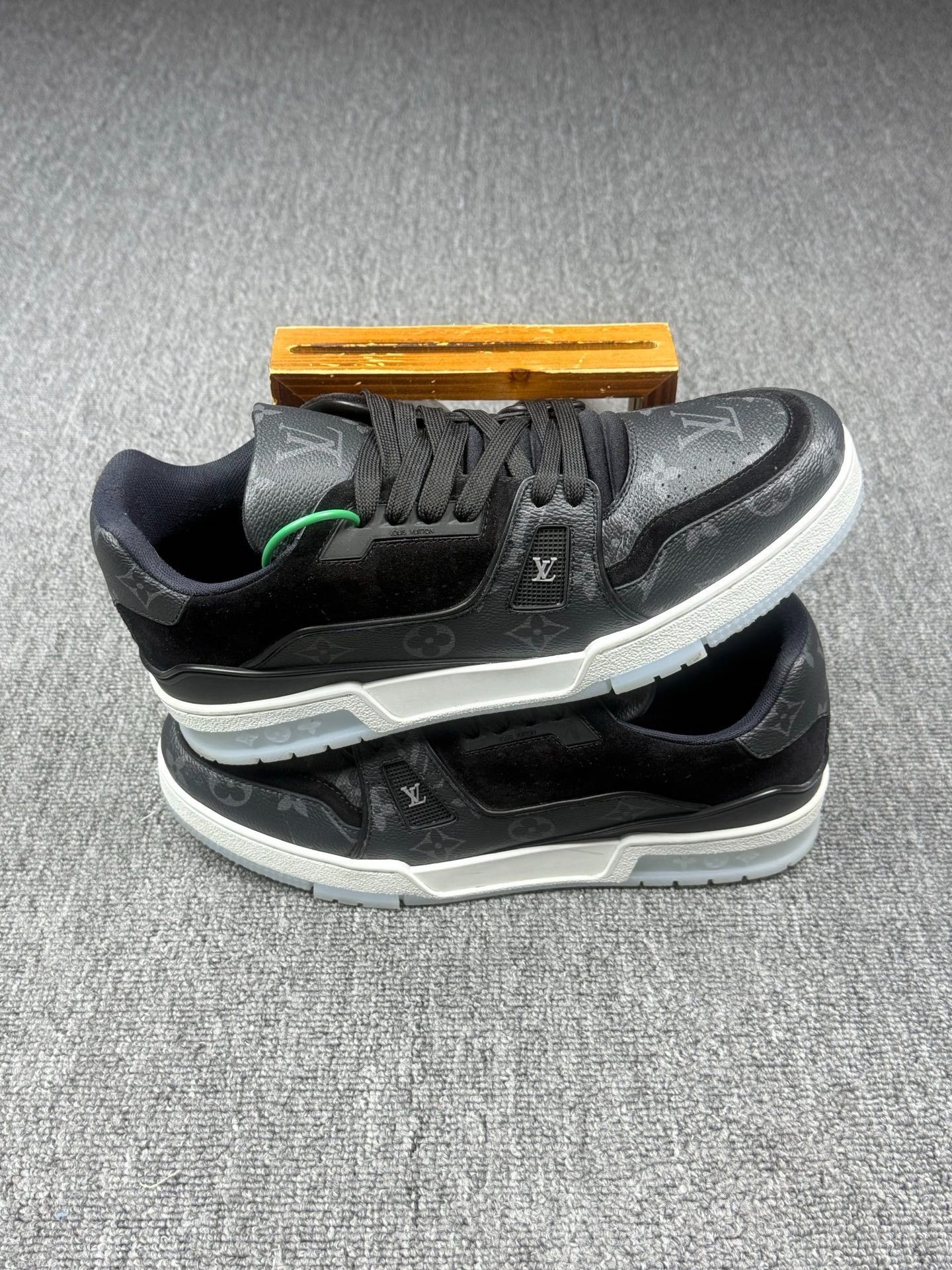 Louis Vuitton Louis Vuitton Training Black Lowtop Sneakers 9 Men Size US 9 / EU 42 - 2 Thumbnail