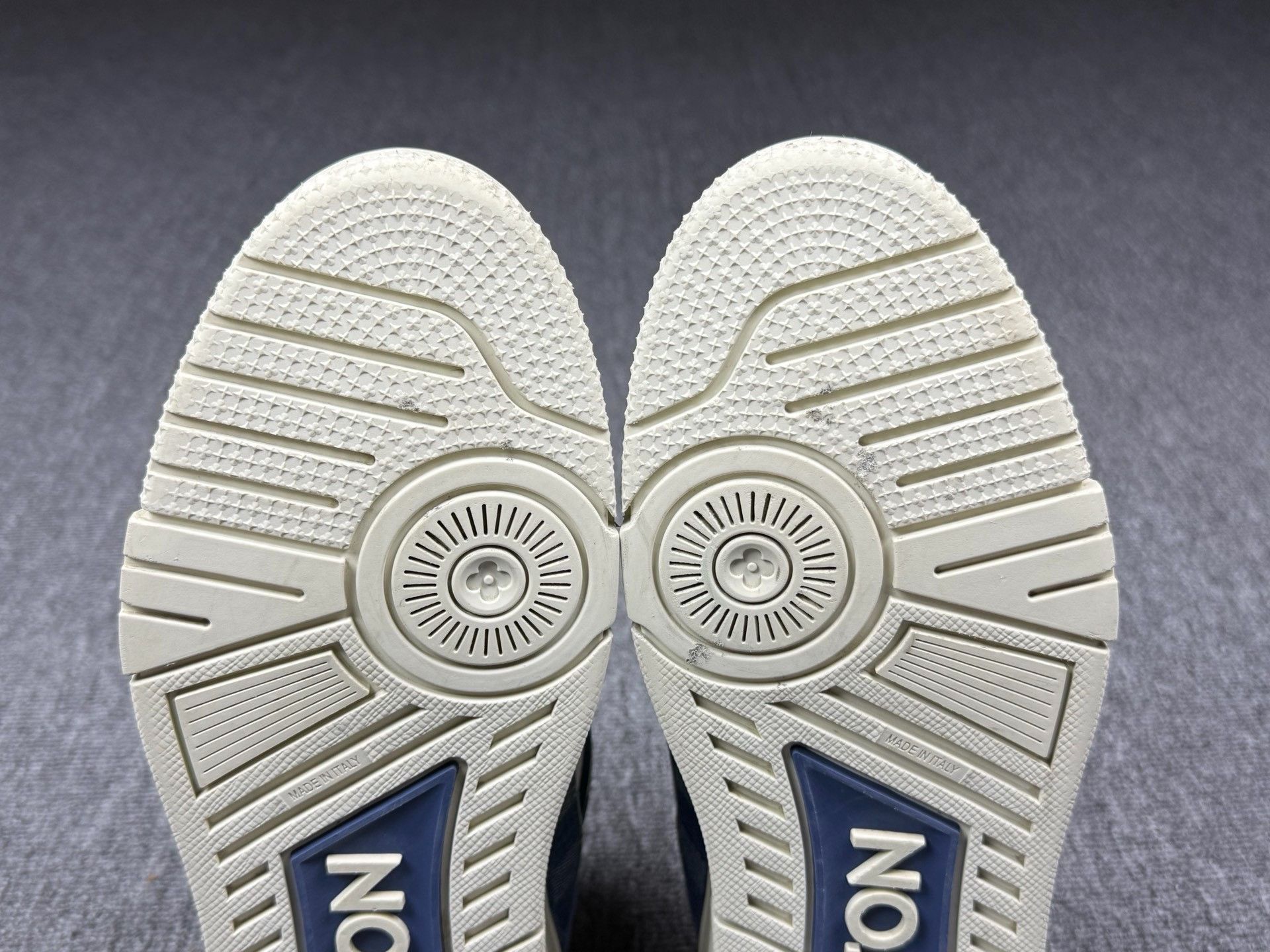 Louis Vuitton Louis Vuitton Training Blue Lowtop Sneakers 9 Men Size US 9 / EU 42 - 7 Thumbnail