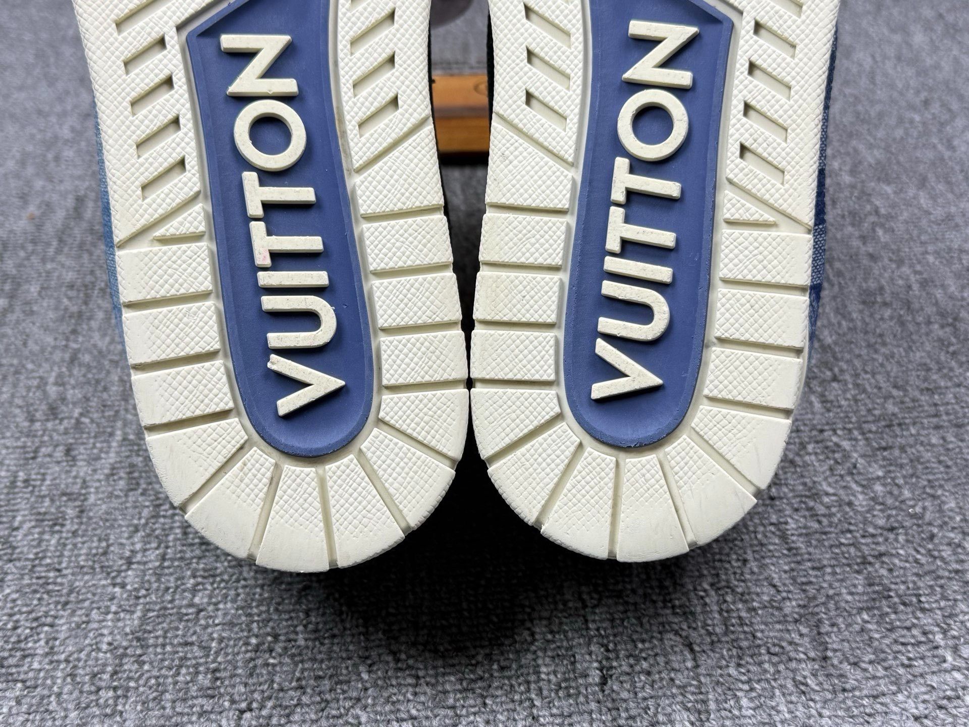 Louis Vuitton Louis Vuitton Training Blue Lowtop Sneakers 9 Men Size US 9 / EU 42 - 8 Thumbnail