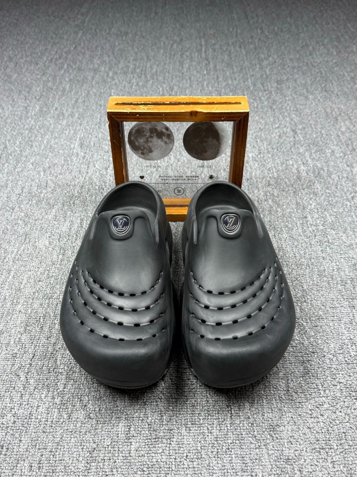 Louis Vuitton Louis Vuitton Shark Black Sandals 8 Men Size US 8 / EU 41 - 4 Thumbnail
