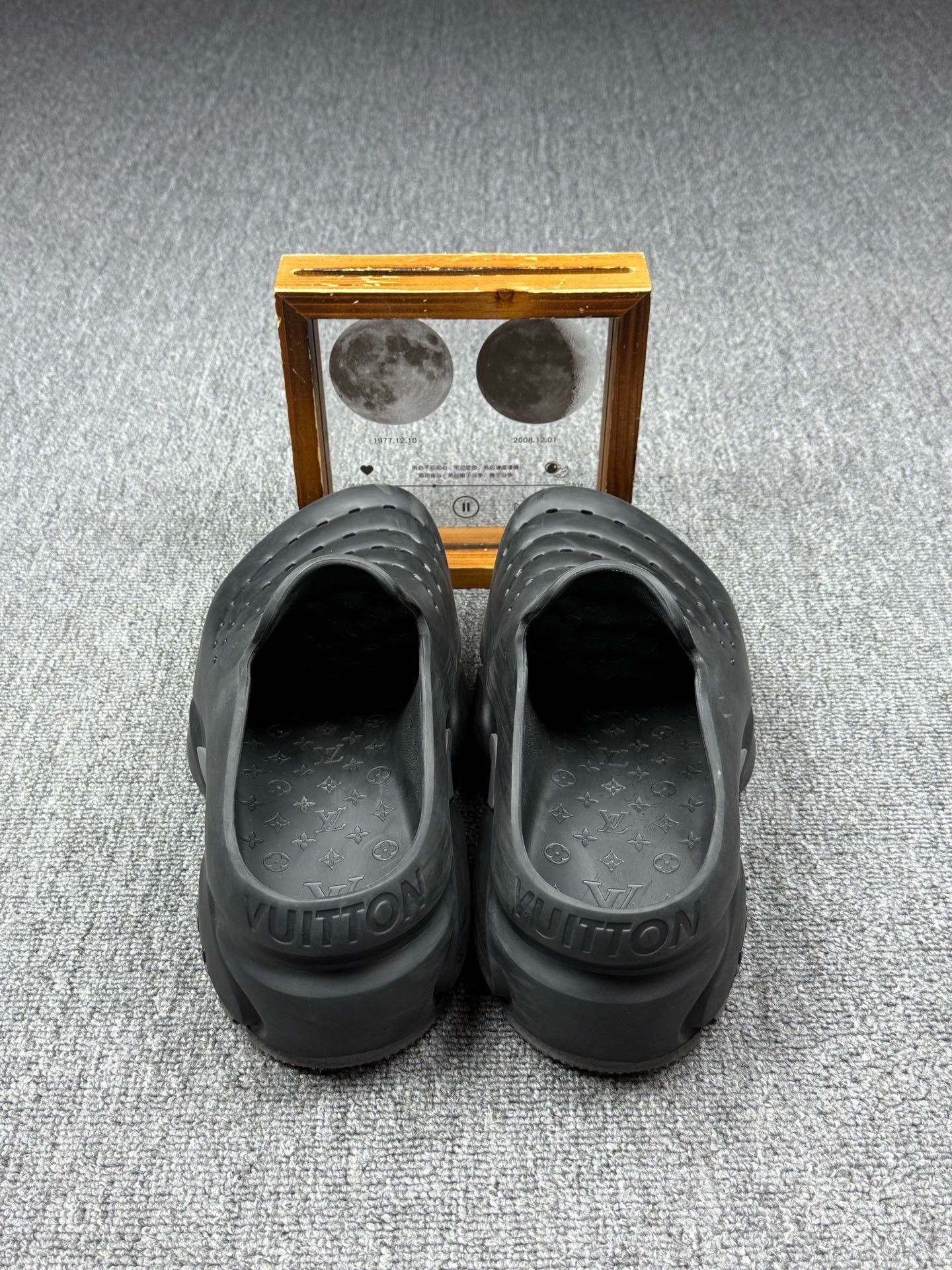 Louis Vuitton Louis Vuitton Shark Black Sandals 8 Men Size US 8 / EU 41 - 5 Thumbnail