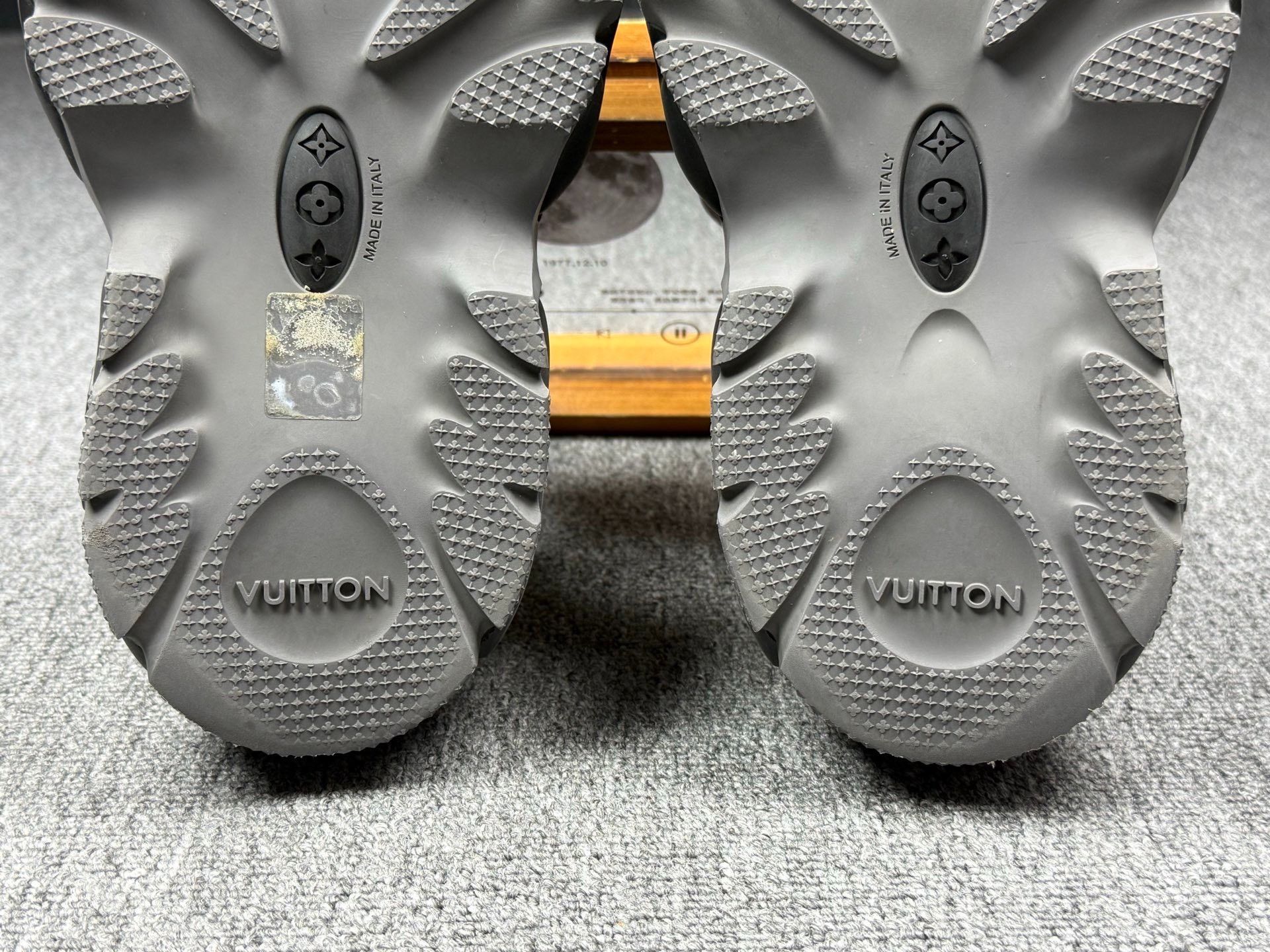 Louis Vuitton Louis Vuitton Shark Black Sandals 8 Men Size US 8 / EU 41 - 8 Thumbnail