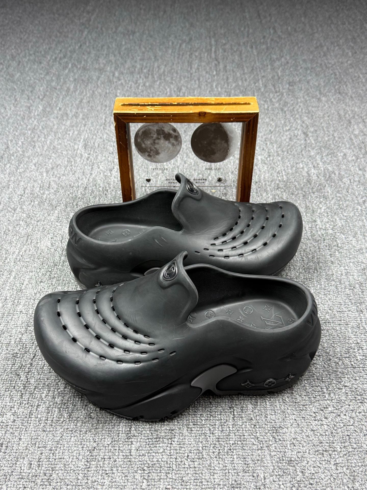 Louis Vuitton Louis Vuitton Shark Black Sandals 8 Men Size US 8 / EU 41 - 2 Thumbnail