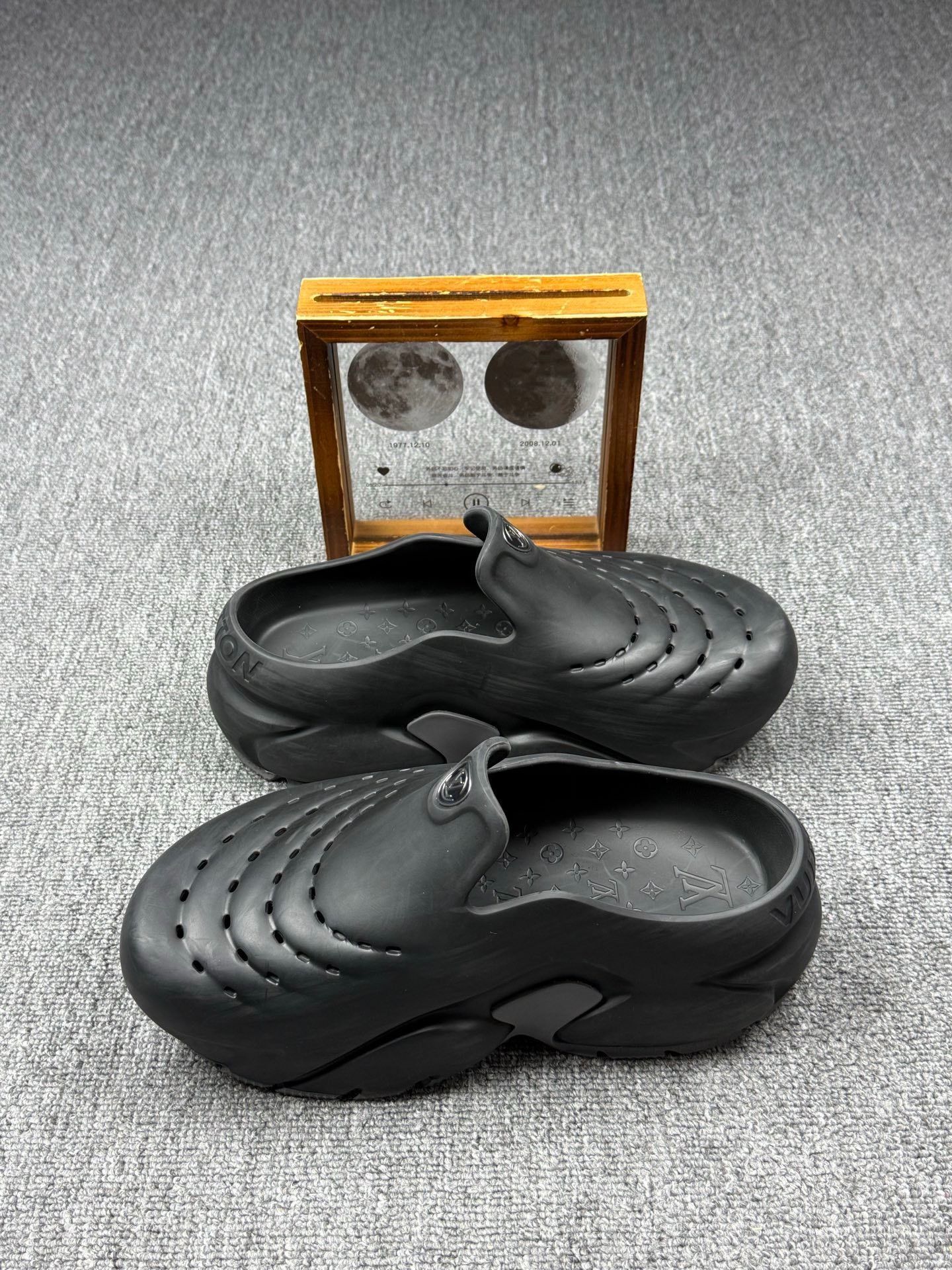 Louis Vuitton Louis Vuitton Shark Black Sandals 8 Men Size US 8 / EU 41 - 3 Thumbnail