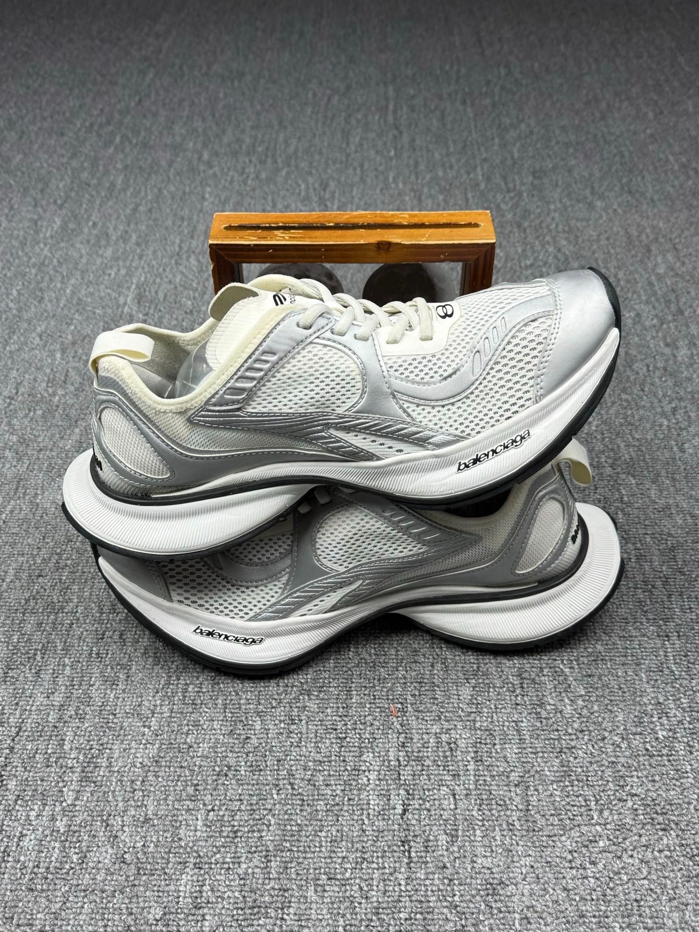 Balenciaga Balenciaga Multi Lowtop Sneakers 9 Men Size US 9 / EU 42 - 2 Thumbnail