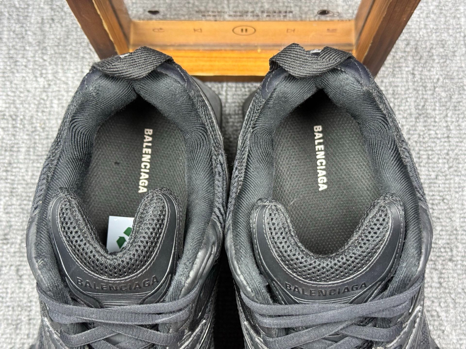 Balenciaga Balenciaga Black Lowtop Sneakers 9 Men Size US 9 / EU 42 - 9 Thumbnail