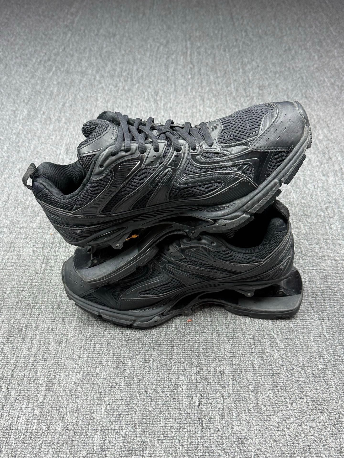 Balenciaga Balenciaga Black Lowtop Sneakers 9 Men Size US 9 / EU 42 - 3 Thumbnail