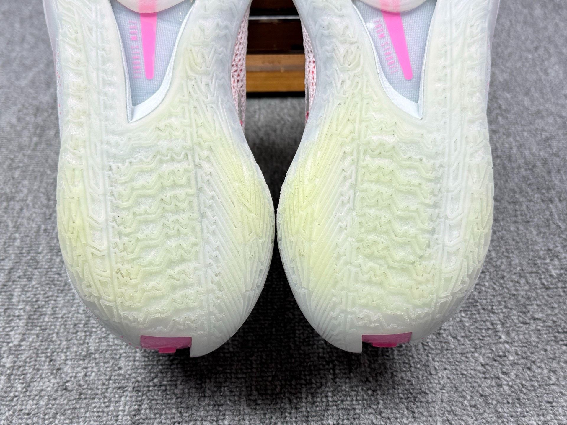 Nike Nike Pink Lowtop Sneakers 11 Men Size US 11 / EU 44 - 8 Thumbnail