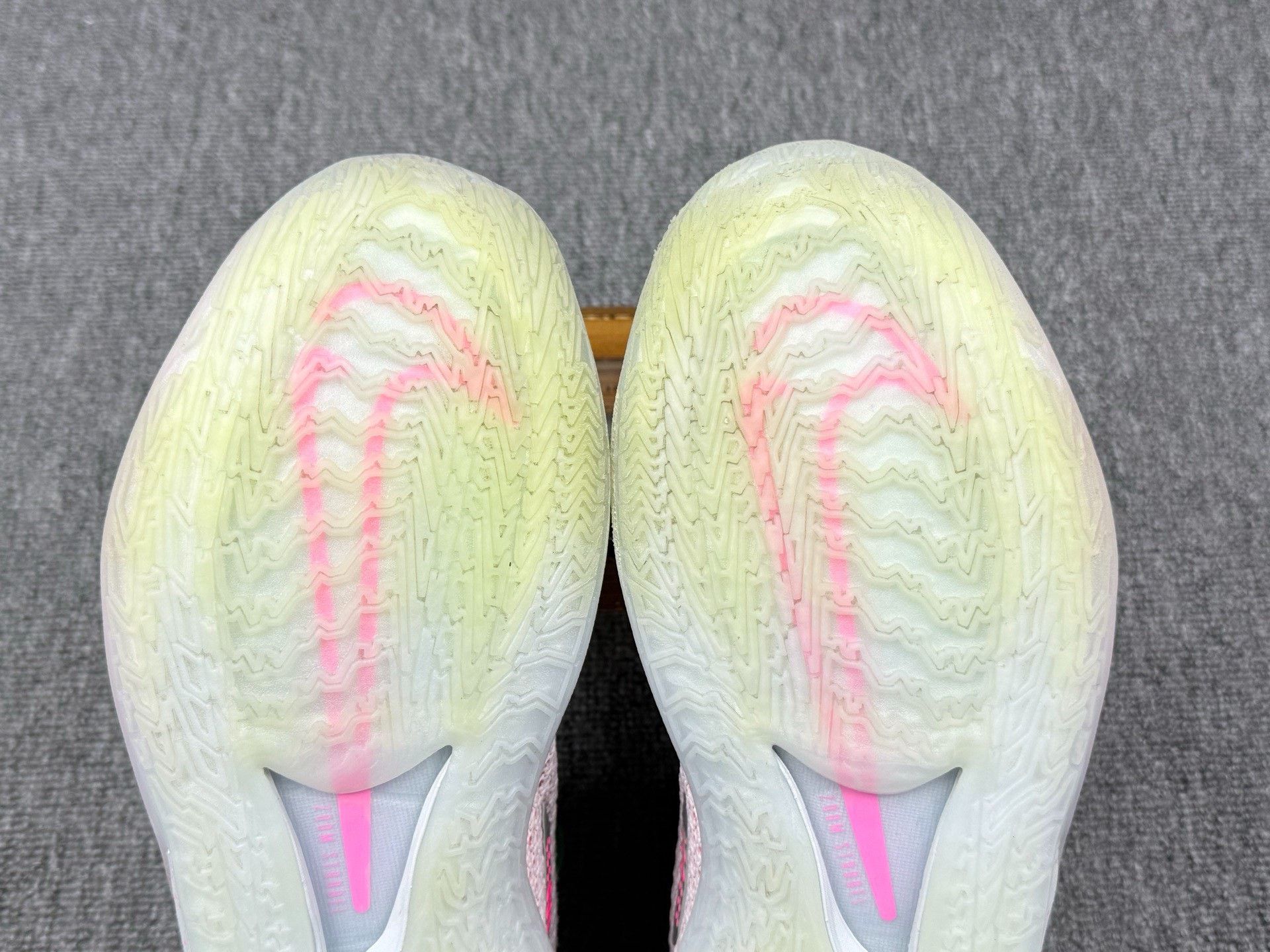 Nike Nike Pink Lowtop Sneakers 11 Men Size US 11 / EU 44 - 7 Thumbnail