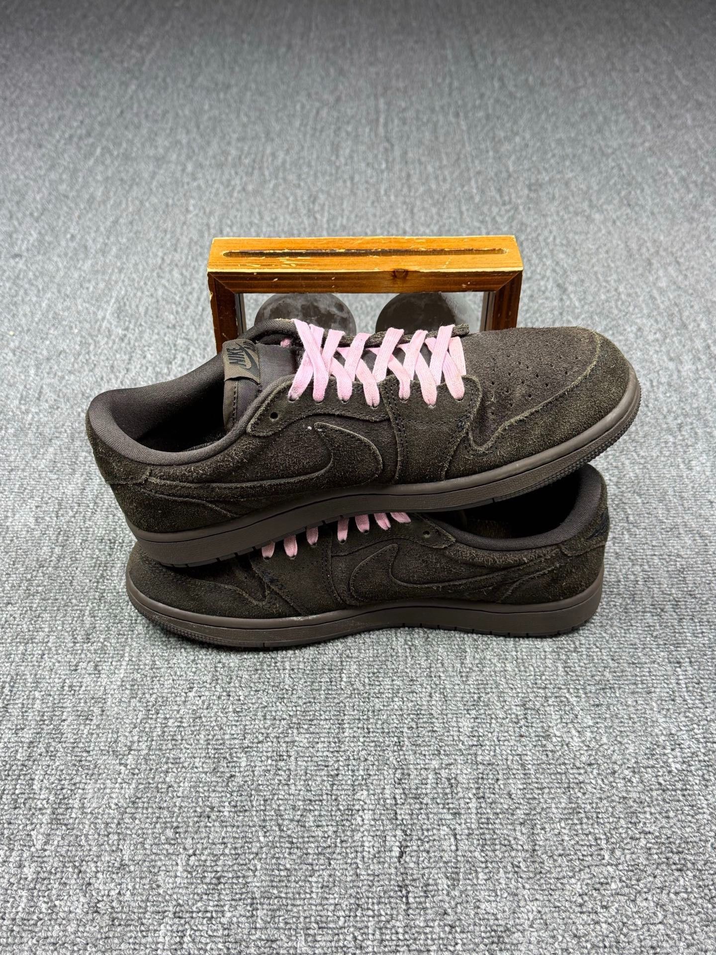 Nike Nike AJ1 Black Lowtop Sneakers 8 Men Size US 8 / EU 41 - 3 Thumbnail