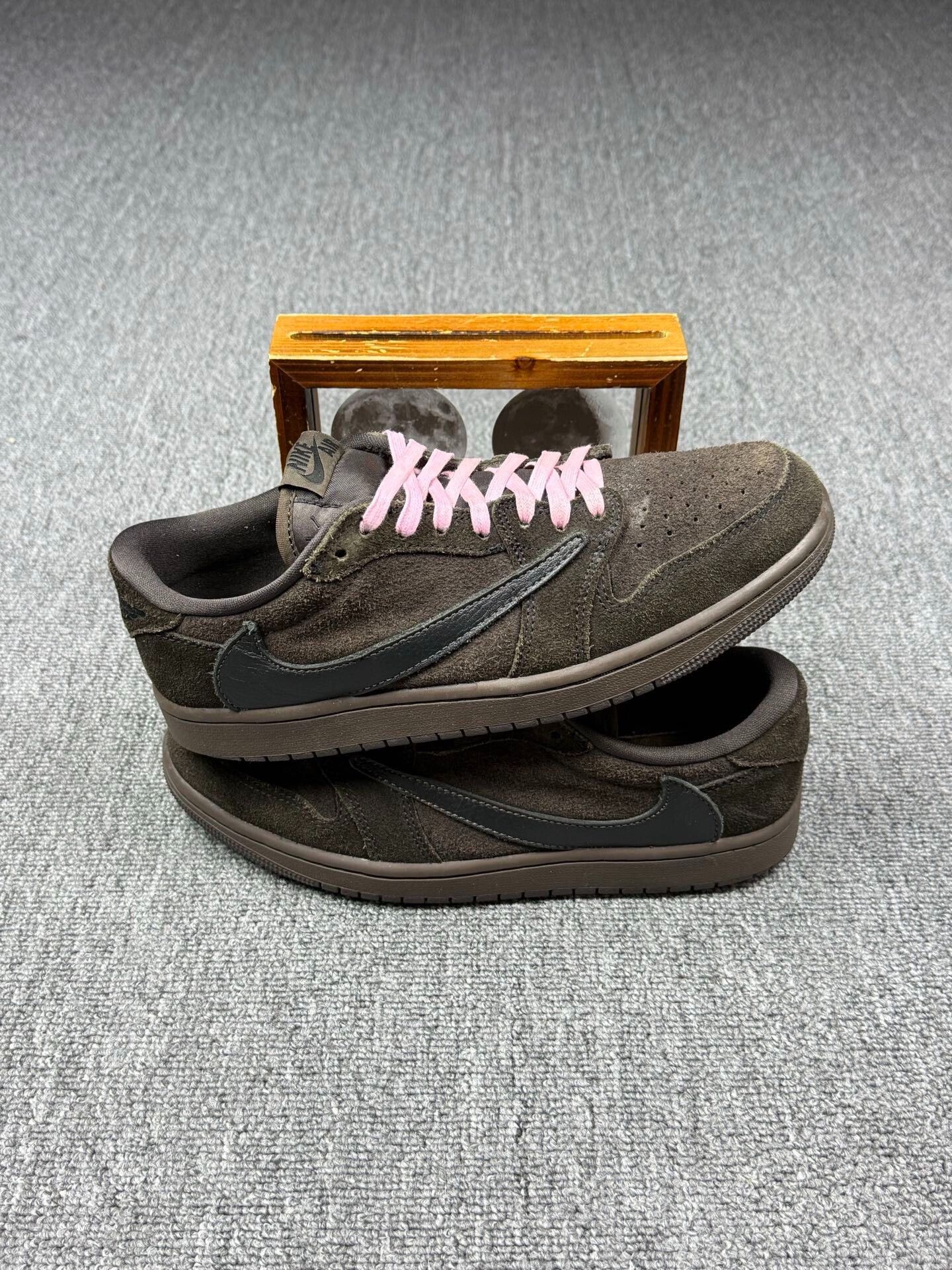Nike Nike AJ1 Black Lowtop Sneakers 8 Men Size US 8 / EU 41 - 2 Thumbnail