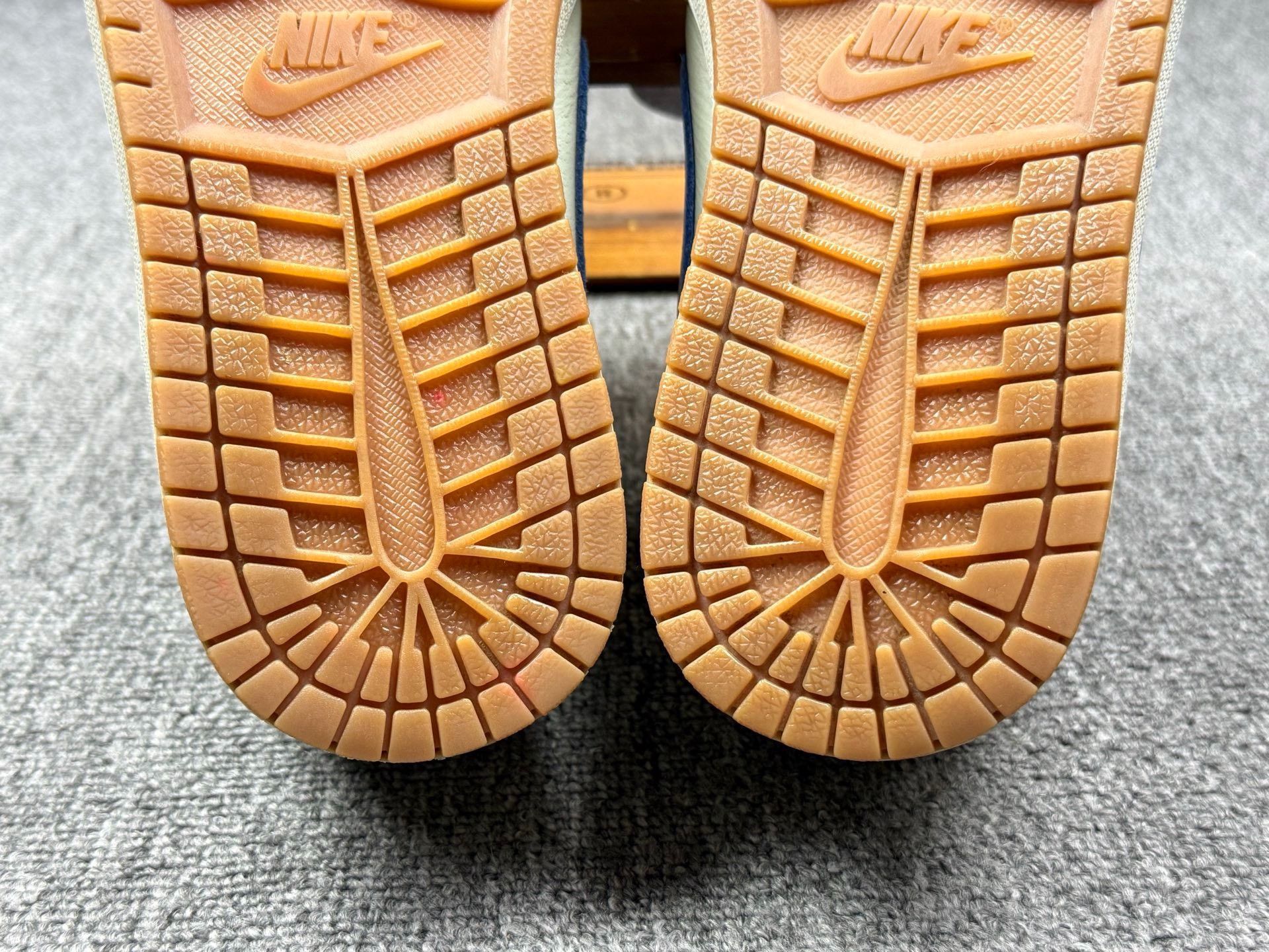 Nike Nike AJ1 Gold Lowtop Sneakers 9 Men Size US 9 / EU 42 - 8 Thumbnail