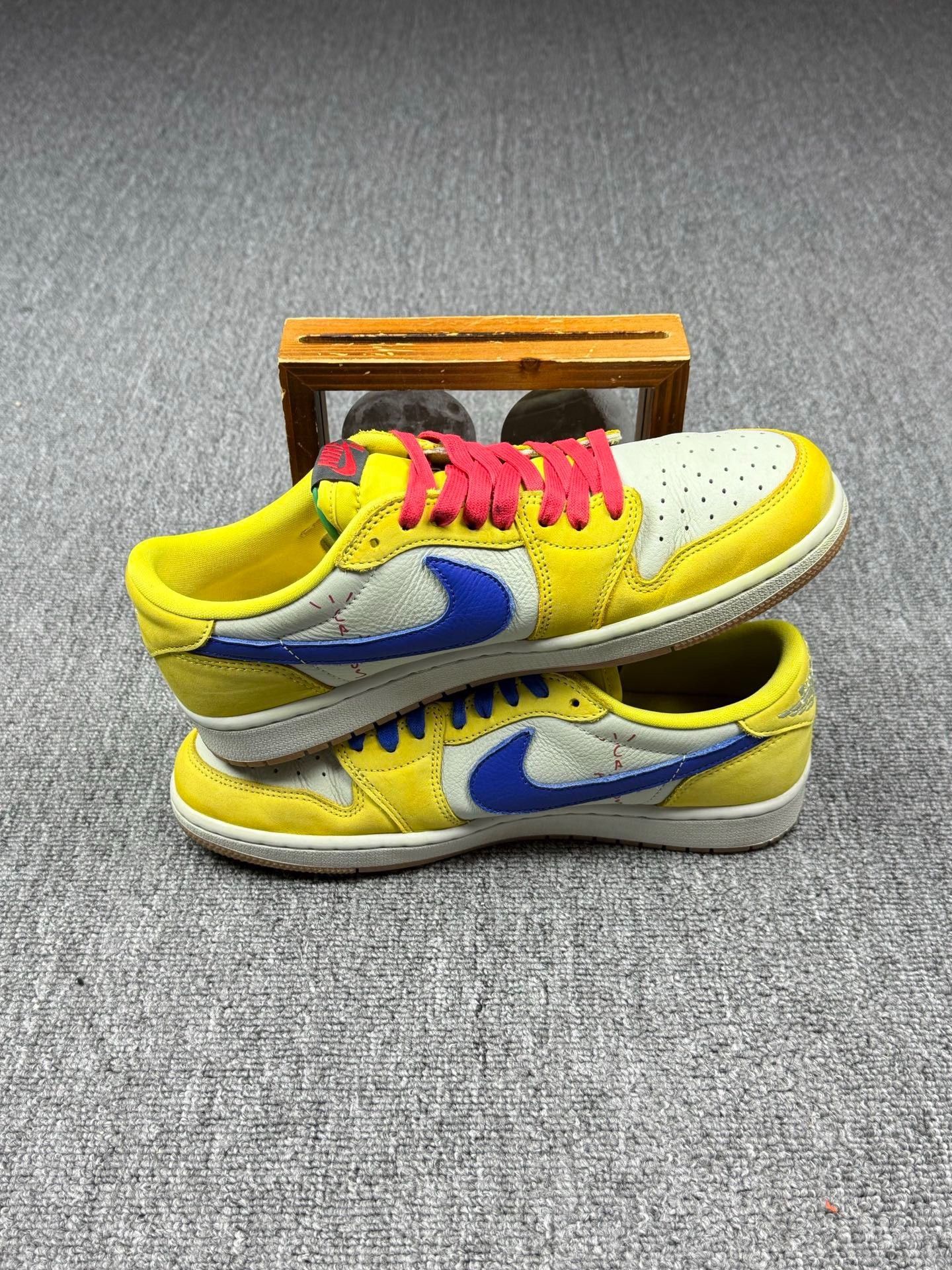 Nike Nike AJ1 Gold Lowtop Sneakers 9 Men Size US 9 / EU 42 - 3 Thumbnail
