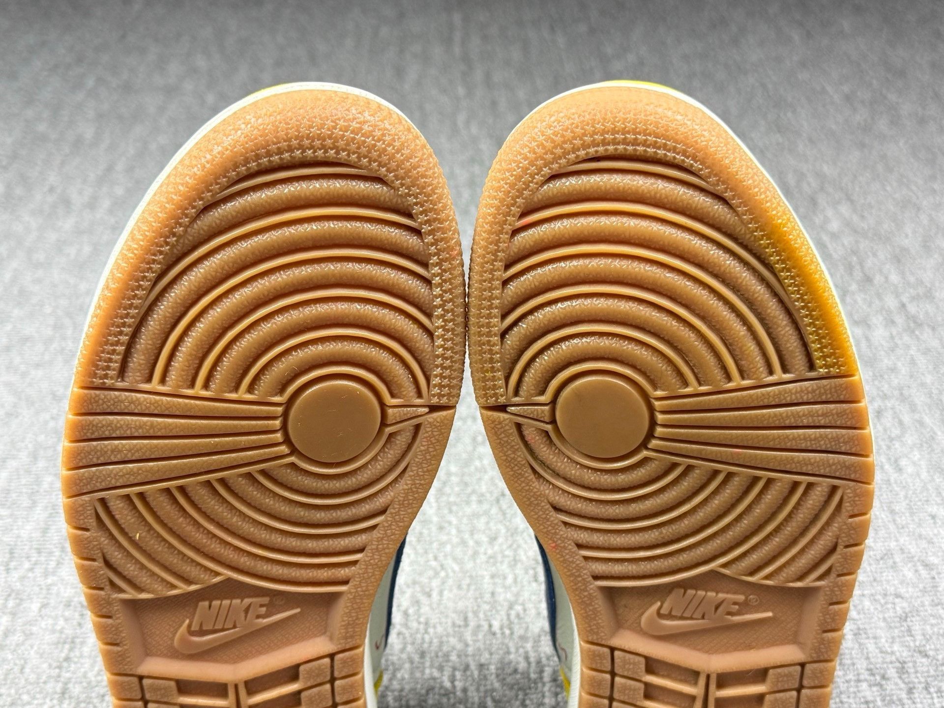Nike Nike AJ1 Gold Lowtop Sneakers 9 Men Size US 9 / EU 42 - 7 Thumbnail