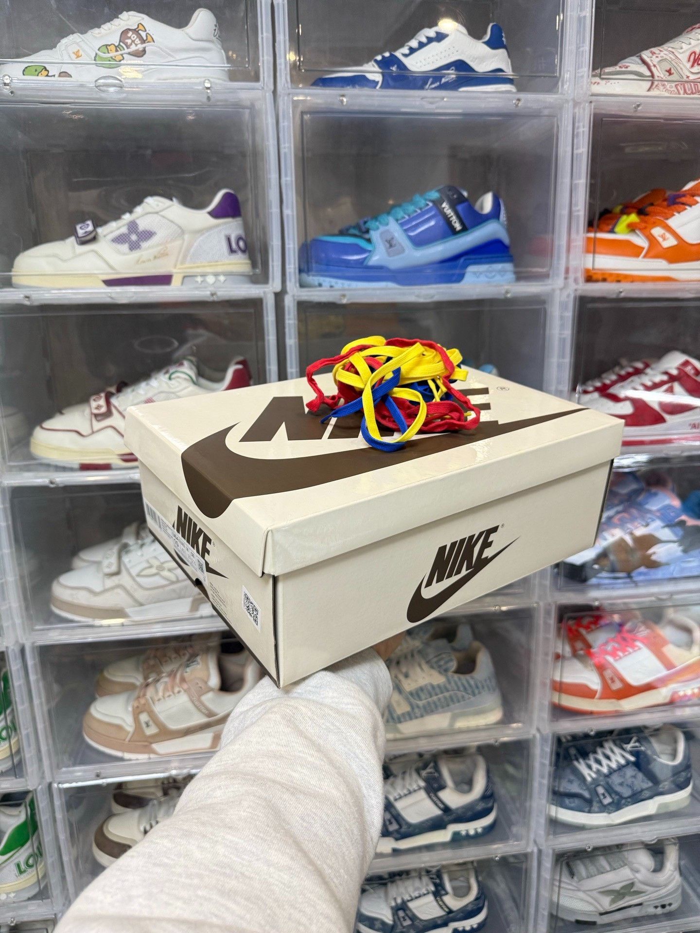 Nike Nike AJ1 Gold Lowtop Sneakers 9 Men Size US 9 / EU 42 - 9 Thumbnail