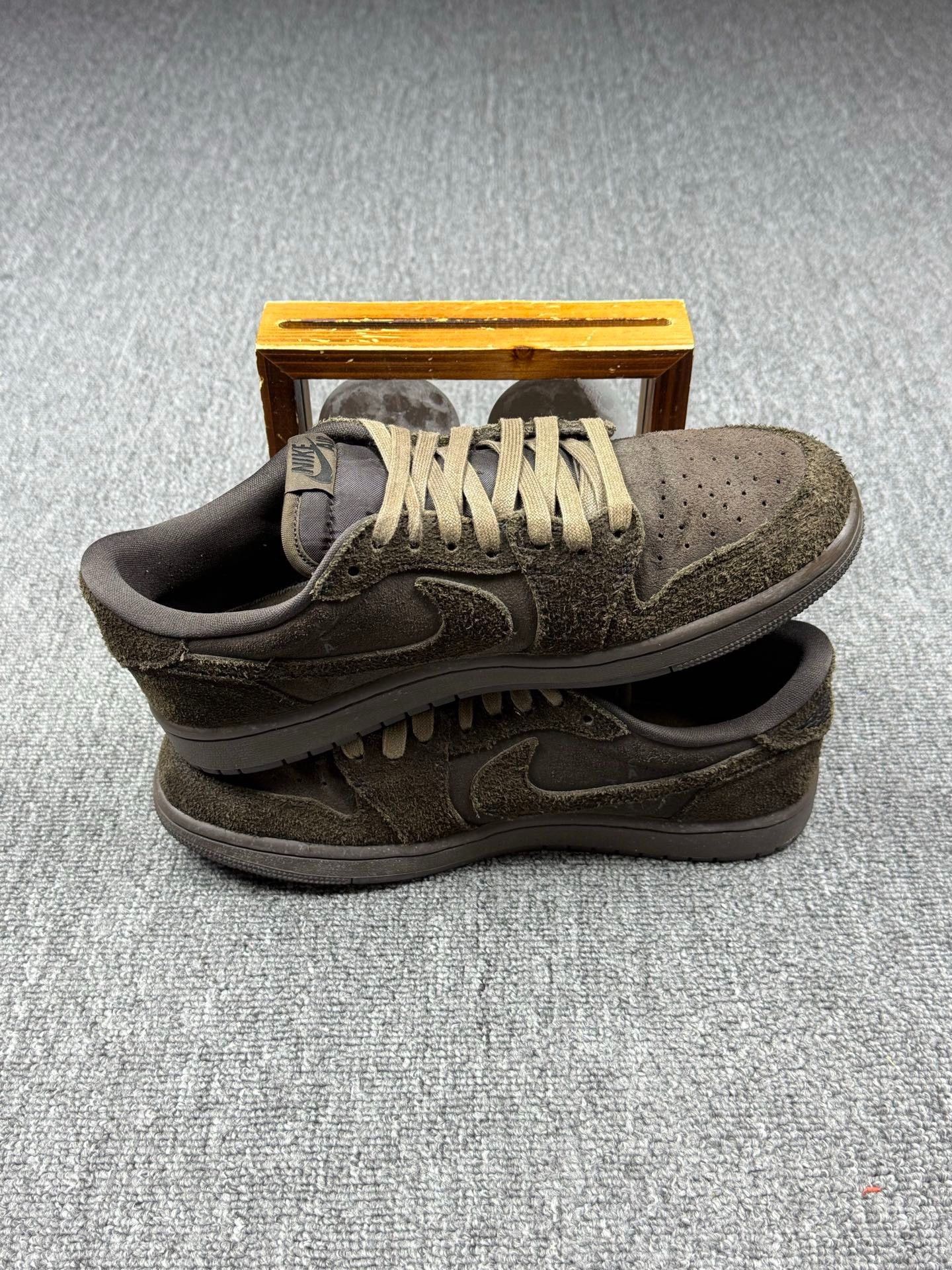 Nike Nike AJ1 Black Lowtop Sneakers 8 Men Size US 8 / EU 41 - 3 Thumbnail