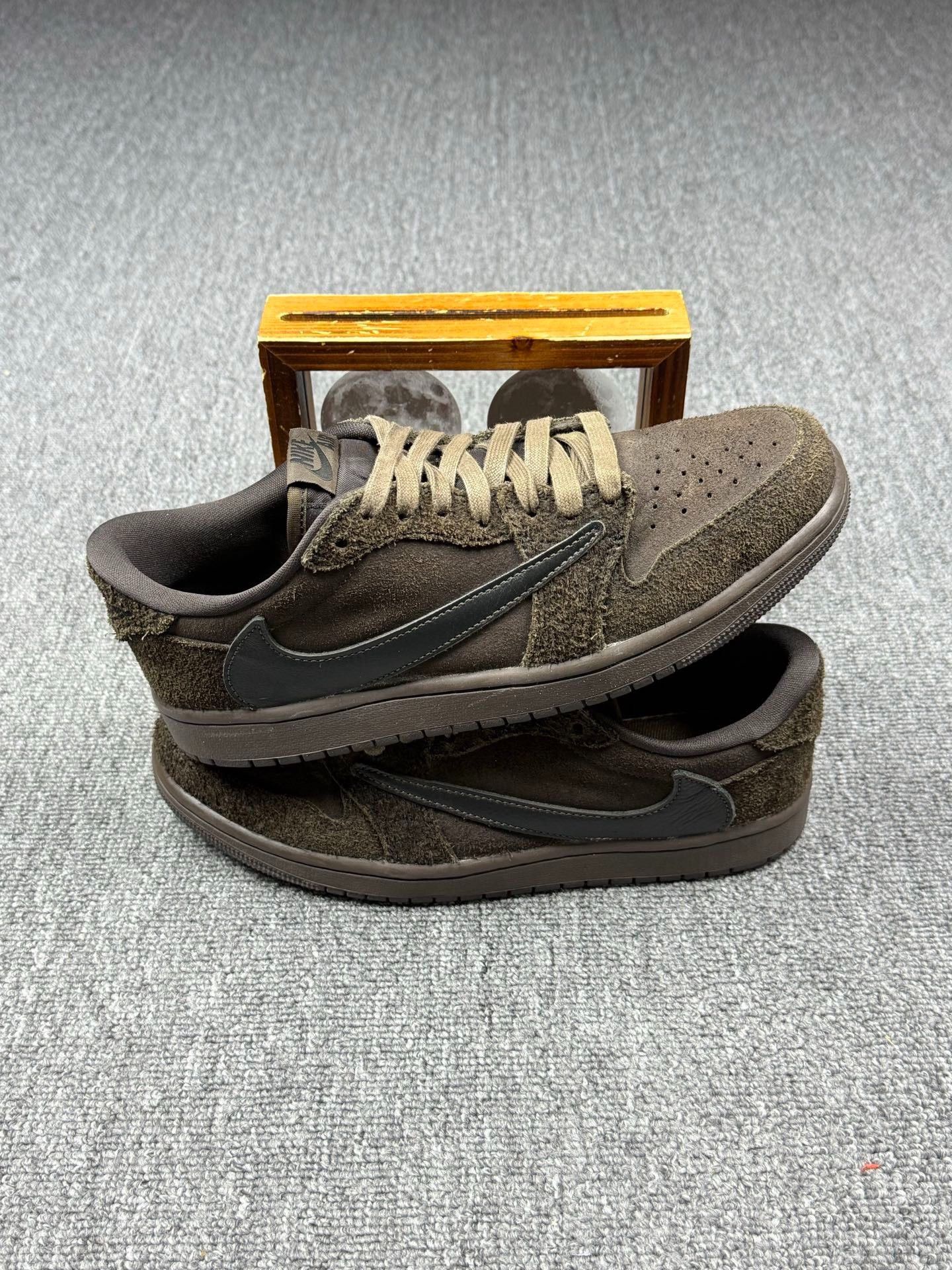 Nike Nike AJ1 Black Lowtop Sneakers 8 Men Size US 8 / EU 41 - 2 Thumbnail