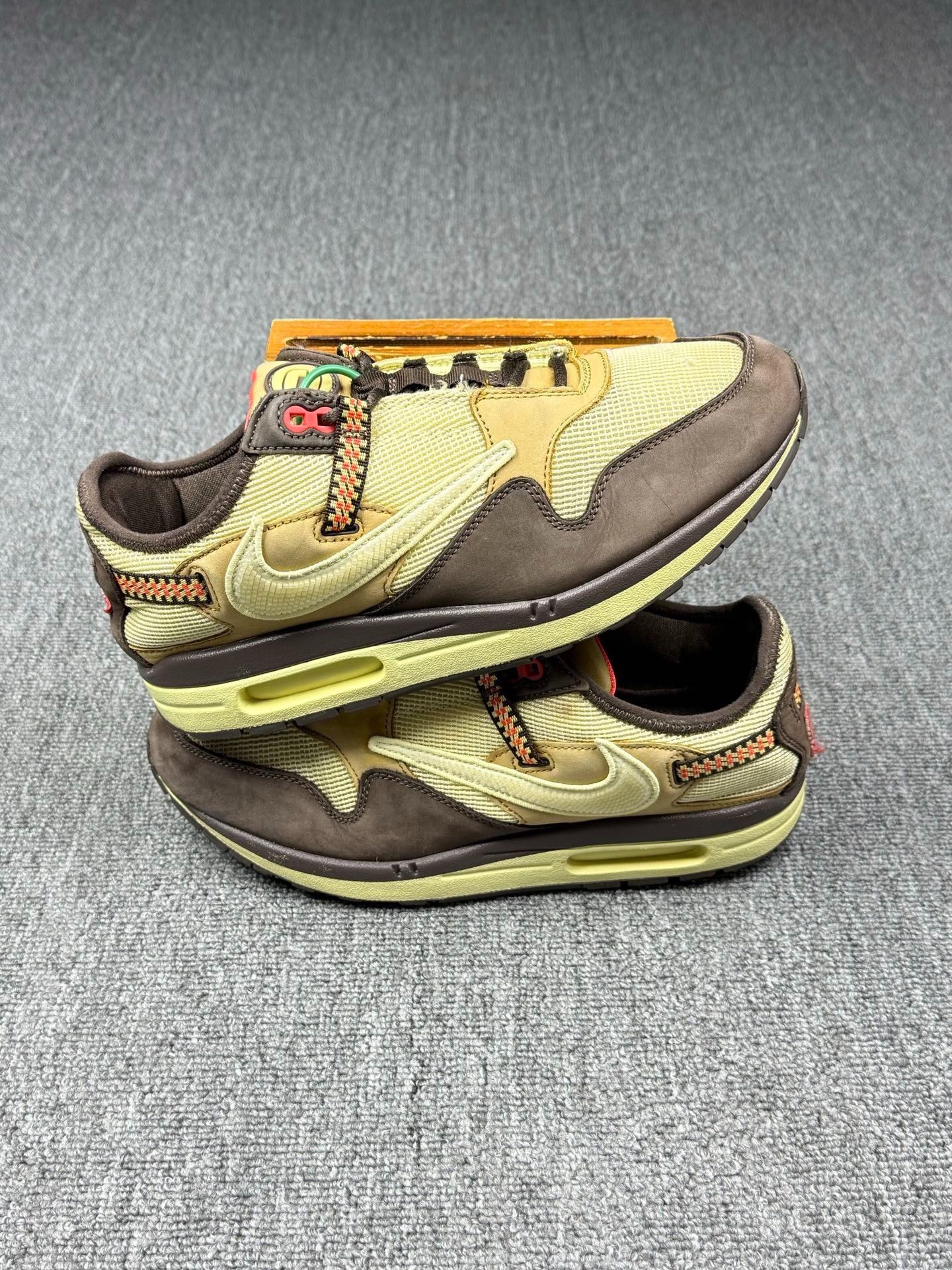 Nike Nike Beige Lowtop Sneakers 10 Men Size US 10 / EU 43 - 2 Thumbnail