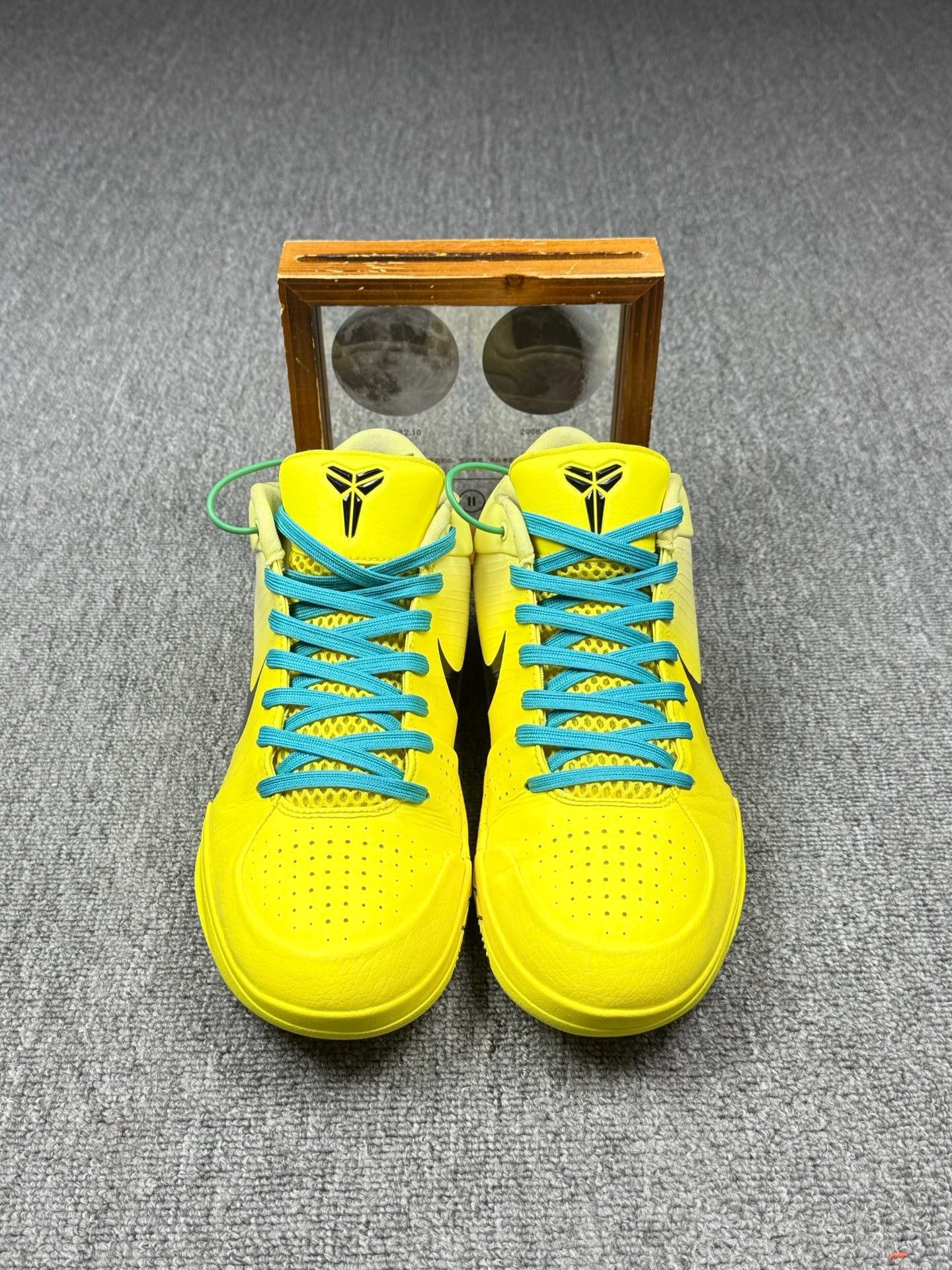 Nike Nike KOBE4 Yellow Lowtop Sneakers 11 Men Size US 11 / EU 44 - 4 Thumbnail
