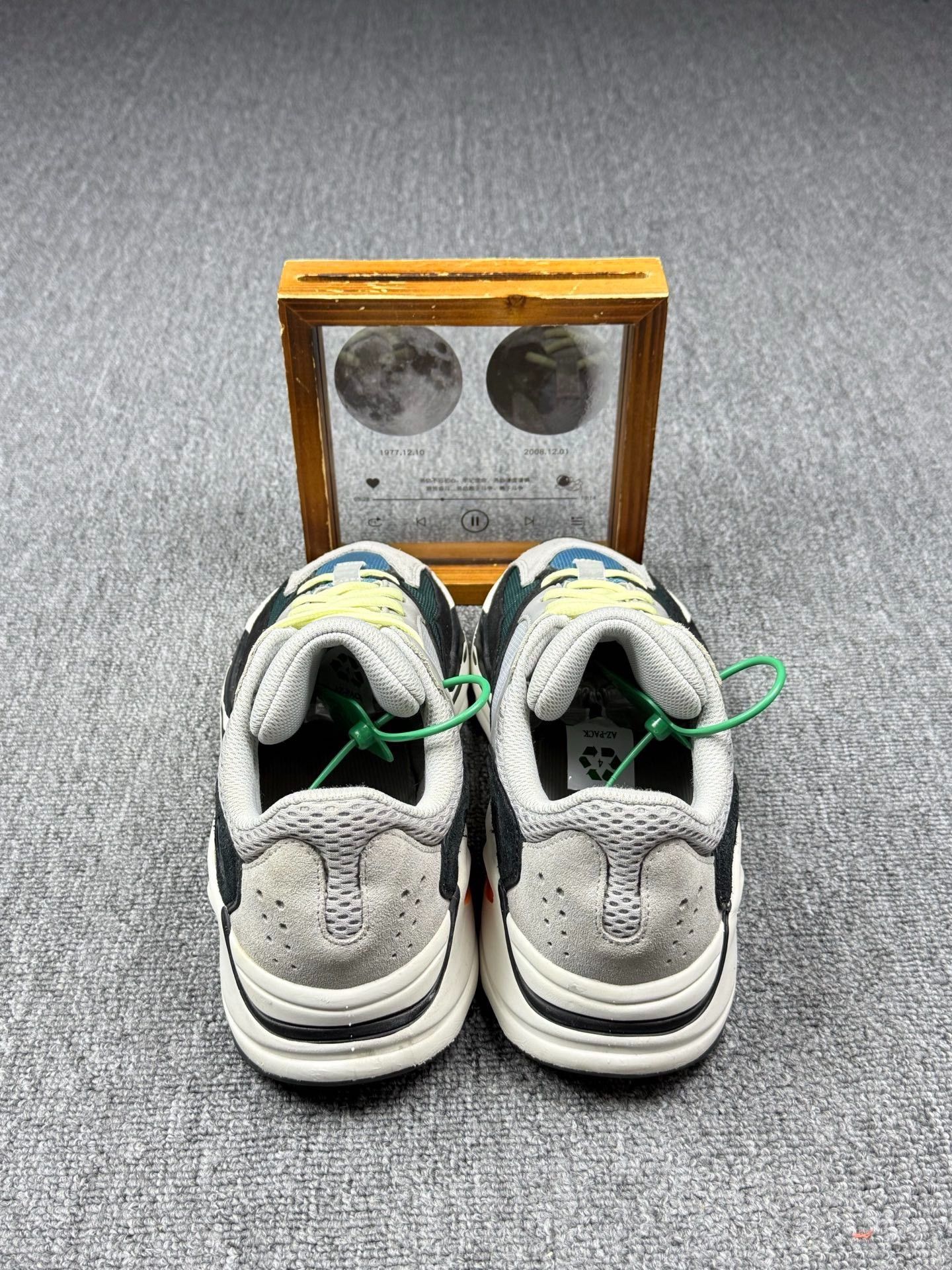 Adidas Adidas YEEZY700 Lowtop Sneakers 10 Men Size US 10 / EU 43 - 5 Thumbnail