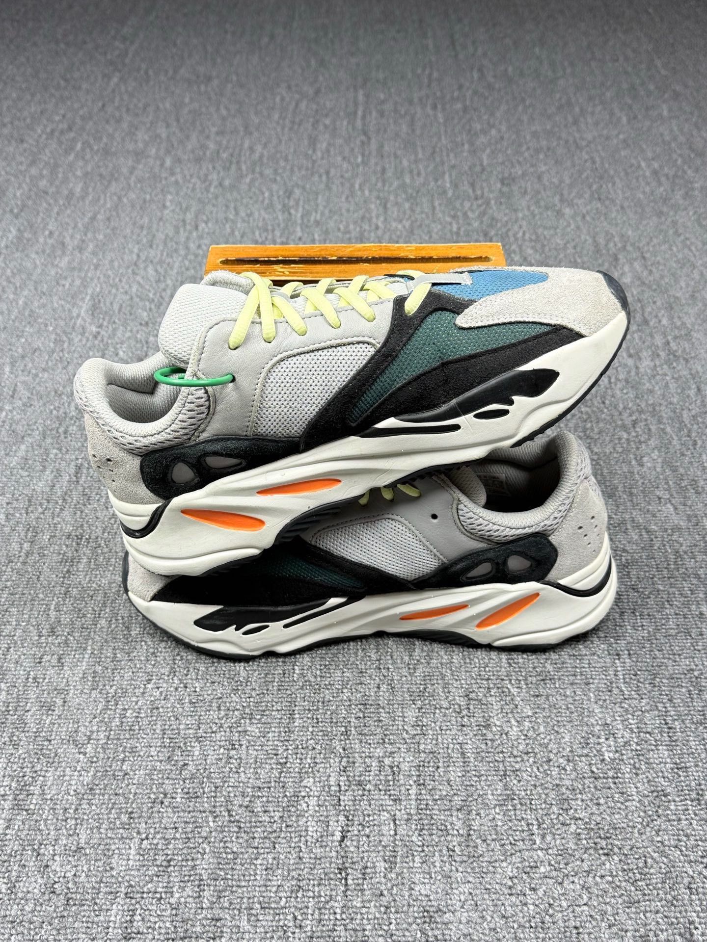 Adidas Adidas YEEZY700 Lowtop Sneakers 10 Men Size US 10 / EU 43 - 3 Thumbnail