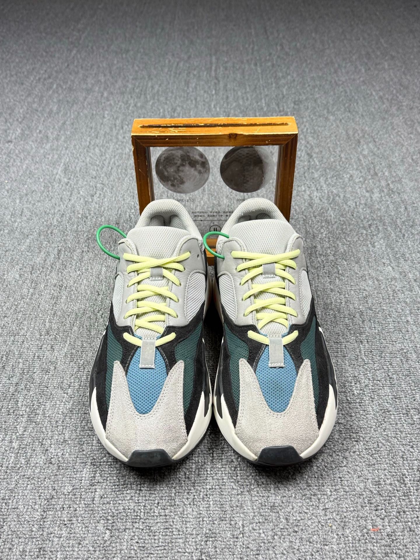 Adidas Adidas YEEZY700 Lowtop Sneakers 10 Men Size US 10 / EU 43 - 4 Thumbnail