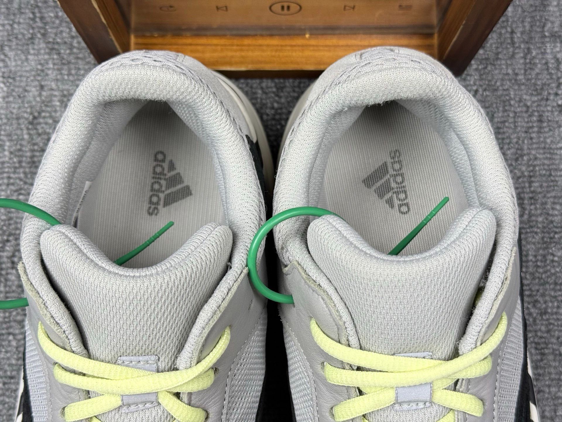Adidas Adidas YEEZY700 Lowtop Sneakers 10 Men Size US 10 / EU 43 - 9 Thumbnail